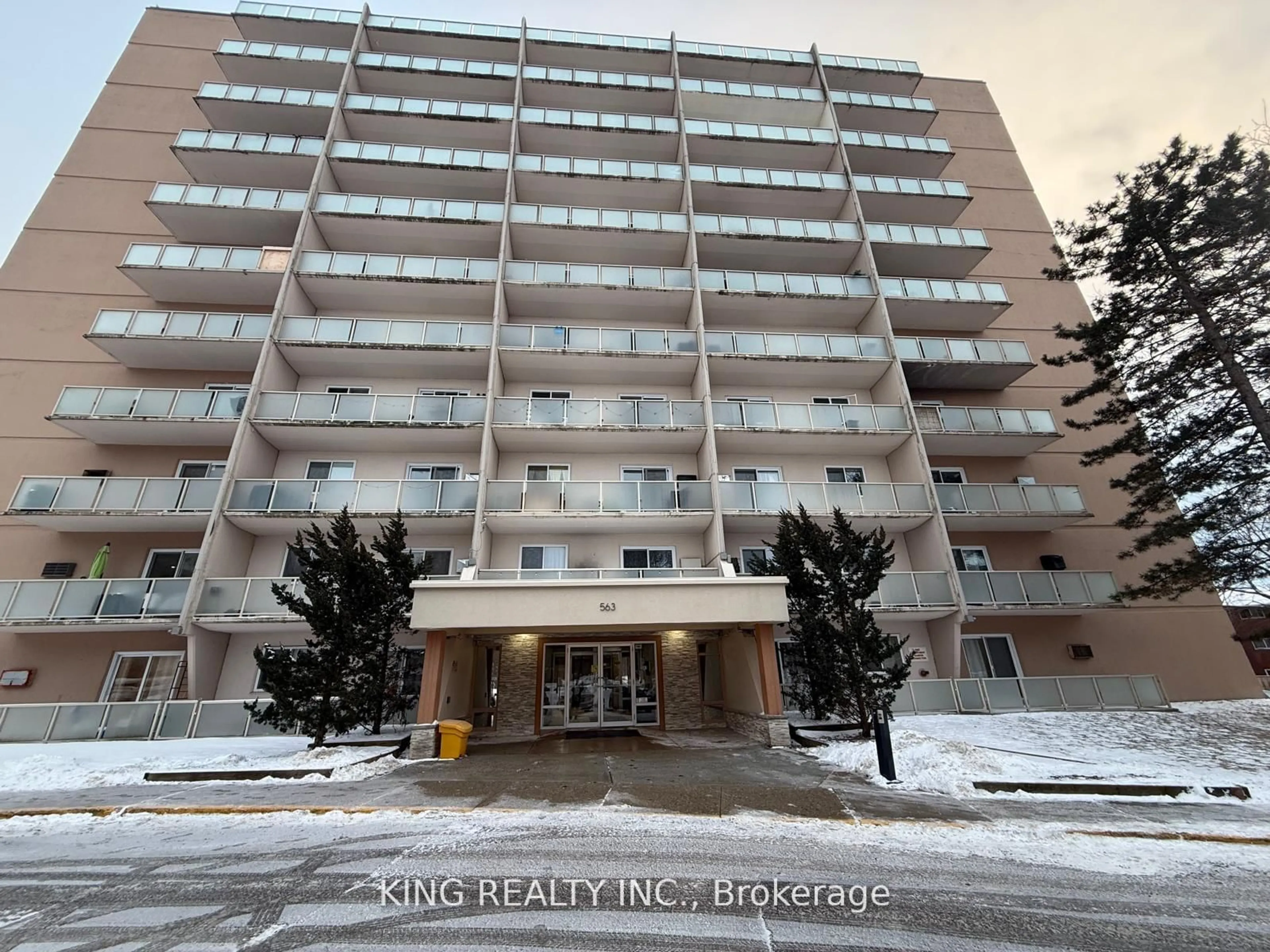 Indoor foyer for 563 MORNINGTON Ave #302, London East Ontario N5Y 4T8