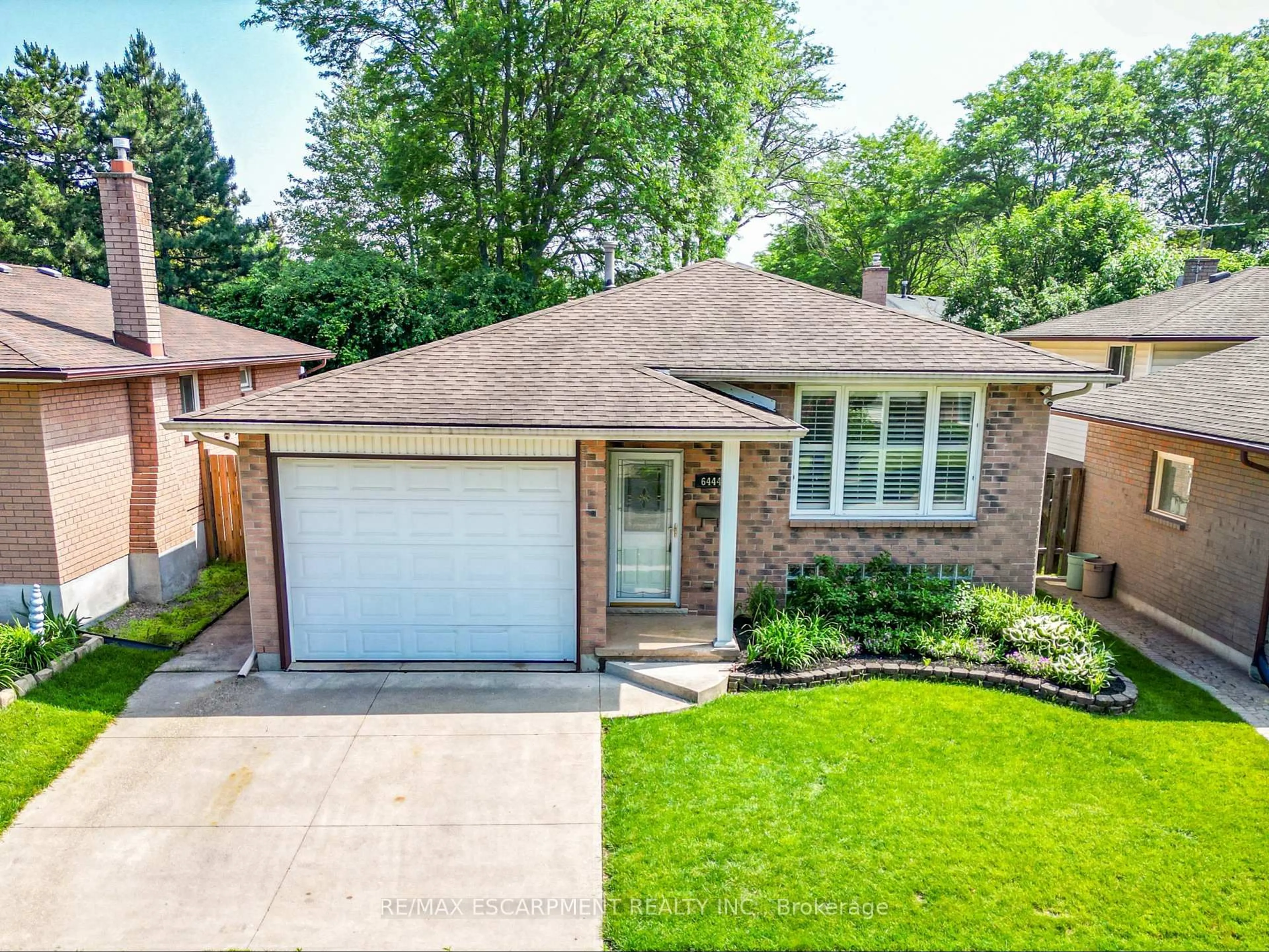 Home with brick exterior material, street for 6444 Armstrong Dr, Niagara Falls Ontario L2H 2M1