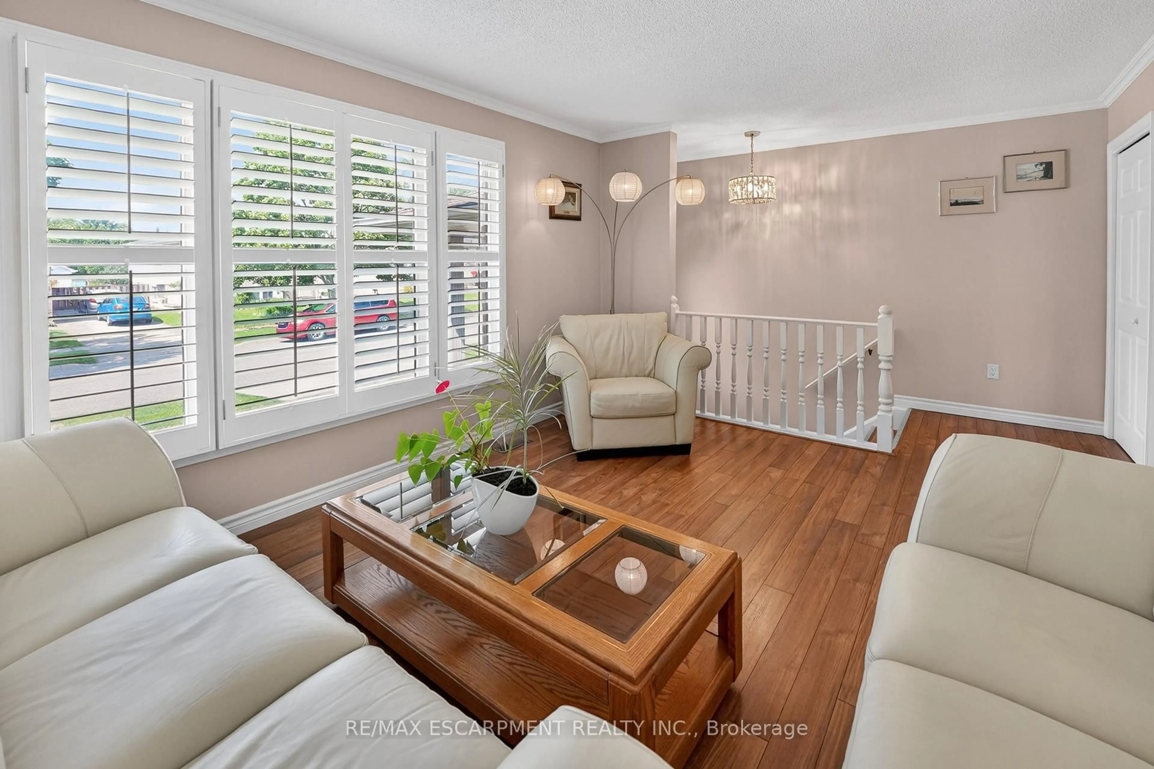 Living room with furniture, wood/laminate floor for 6444 Armstrong Dr, Niagara Falls Ontario L2H 2M1