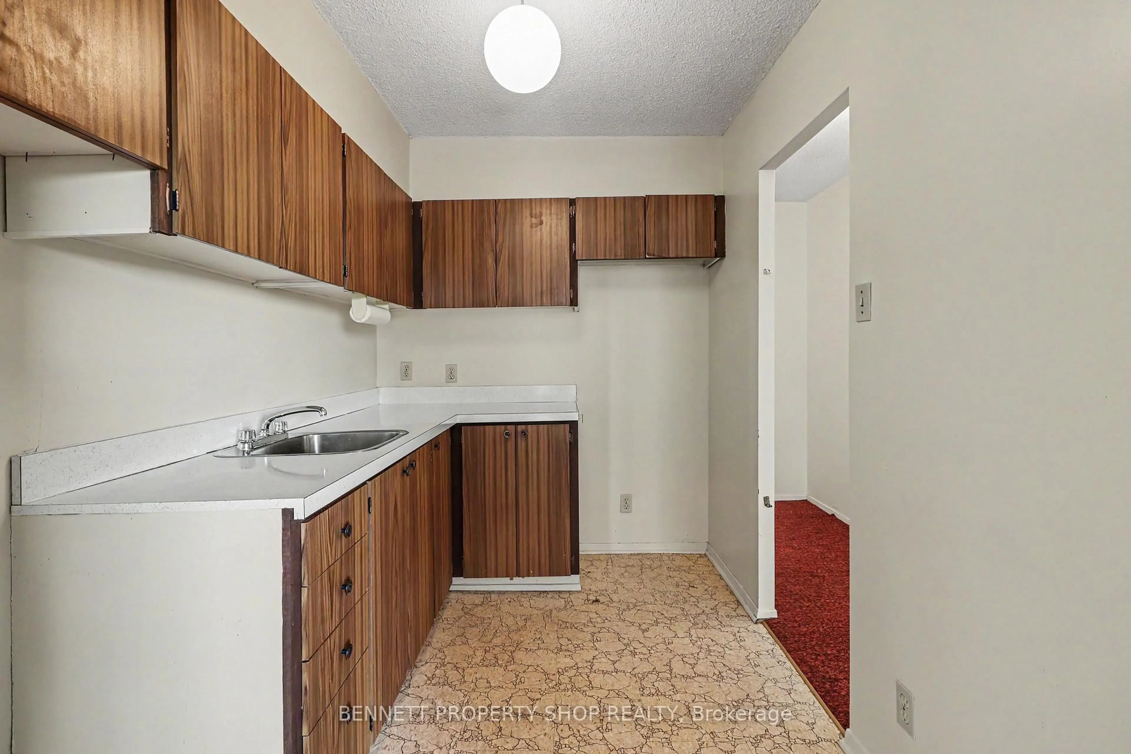 Standard kitchen, unknown for 158A McArthur Ave #804, Ottawa Ontario K1L 7E7