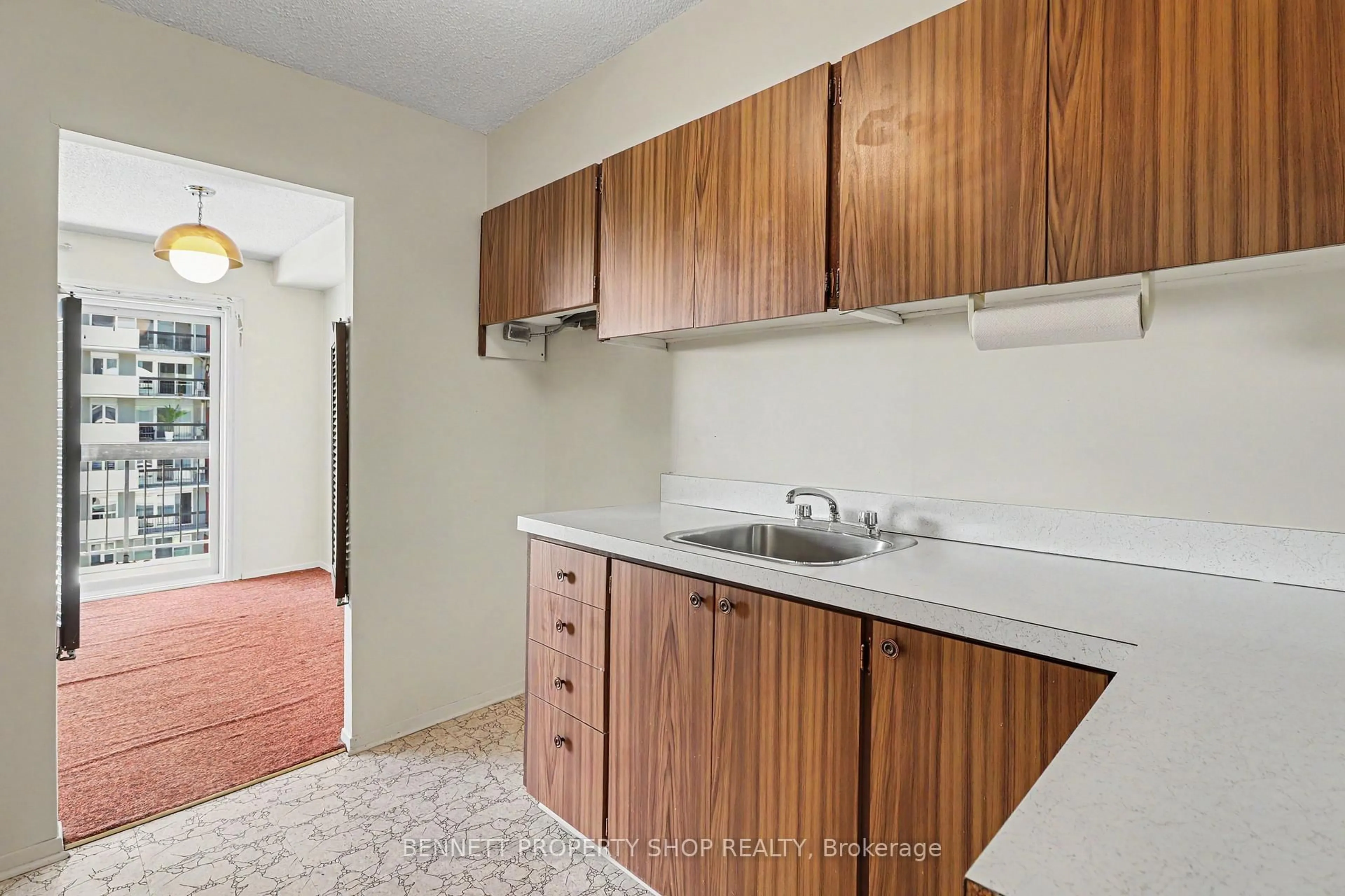 Standard kitchen, unknown for 158A McArthur Ave #804, Ottawa Ontario K1L 7E7