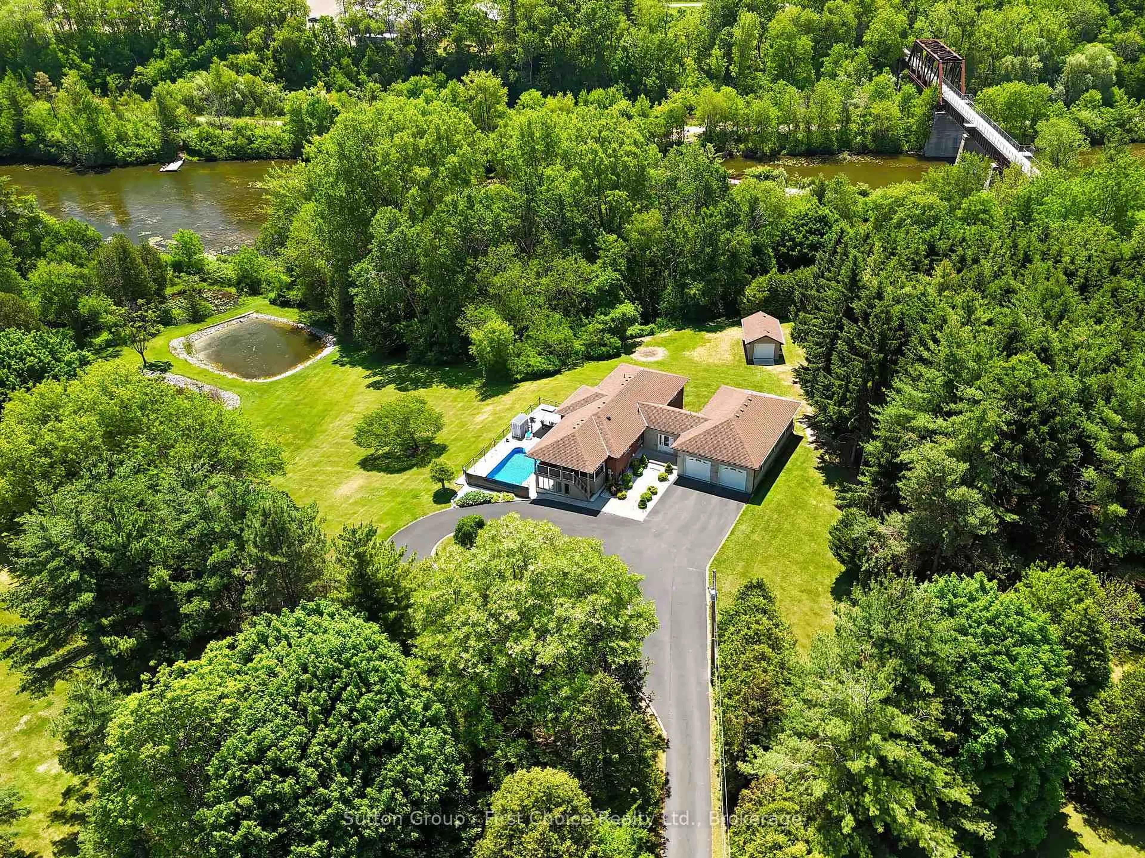 A pic from outside/outdoor area/front of a property/back of a property/a pic from drone, water/lake/river/ocean view for 276 Mechanic St, Norfolk Ontario N0E 1Y0