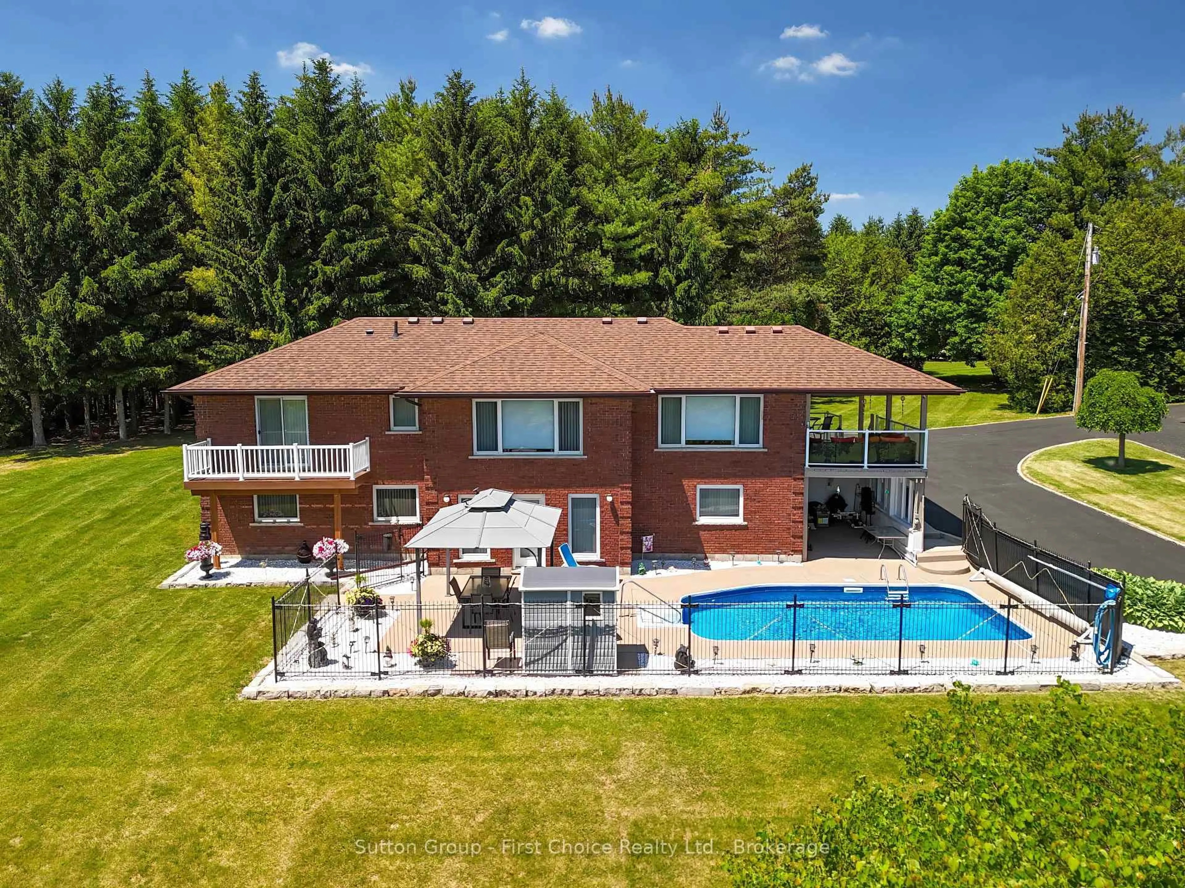 A pic from outside/outdoor area/front of a property/back of a property/a pic from drone, water/lake/river/ocean view for 276 Mechanic St, Norfolk Ontario N0E 1Y0