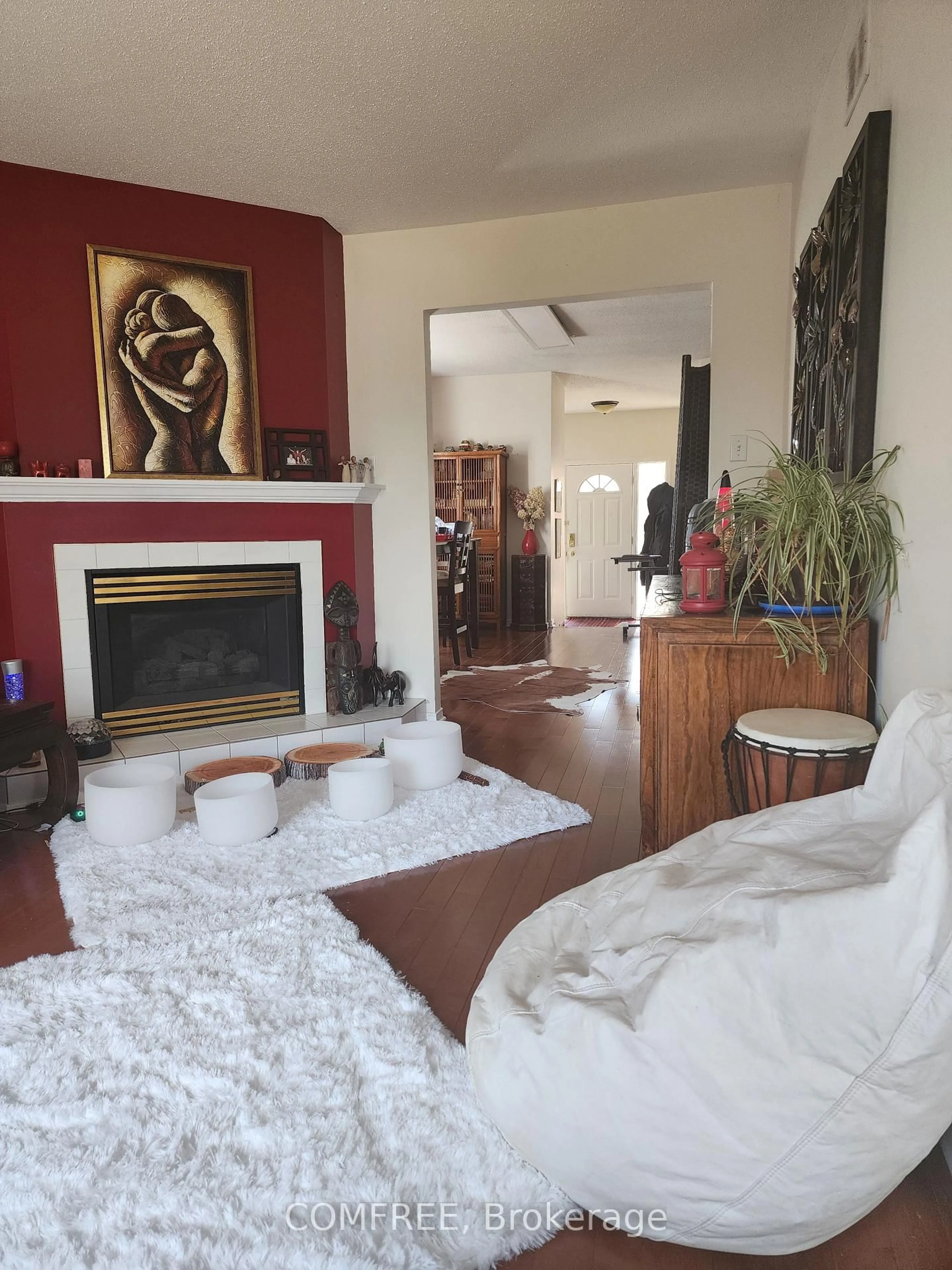 Living room with furniture, unknown for 2215 Saturn Cres, Ottawa Ontario K4A 3T6