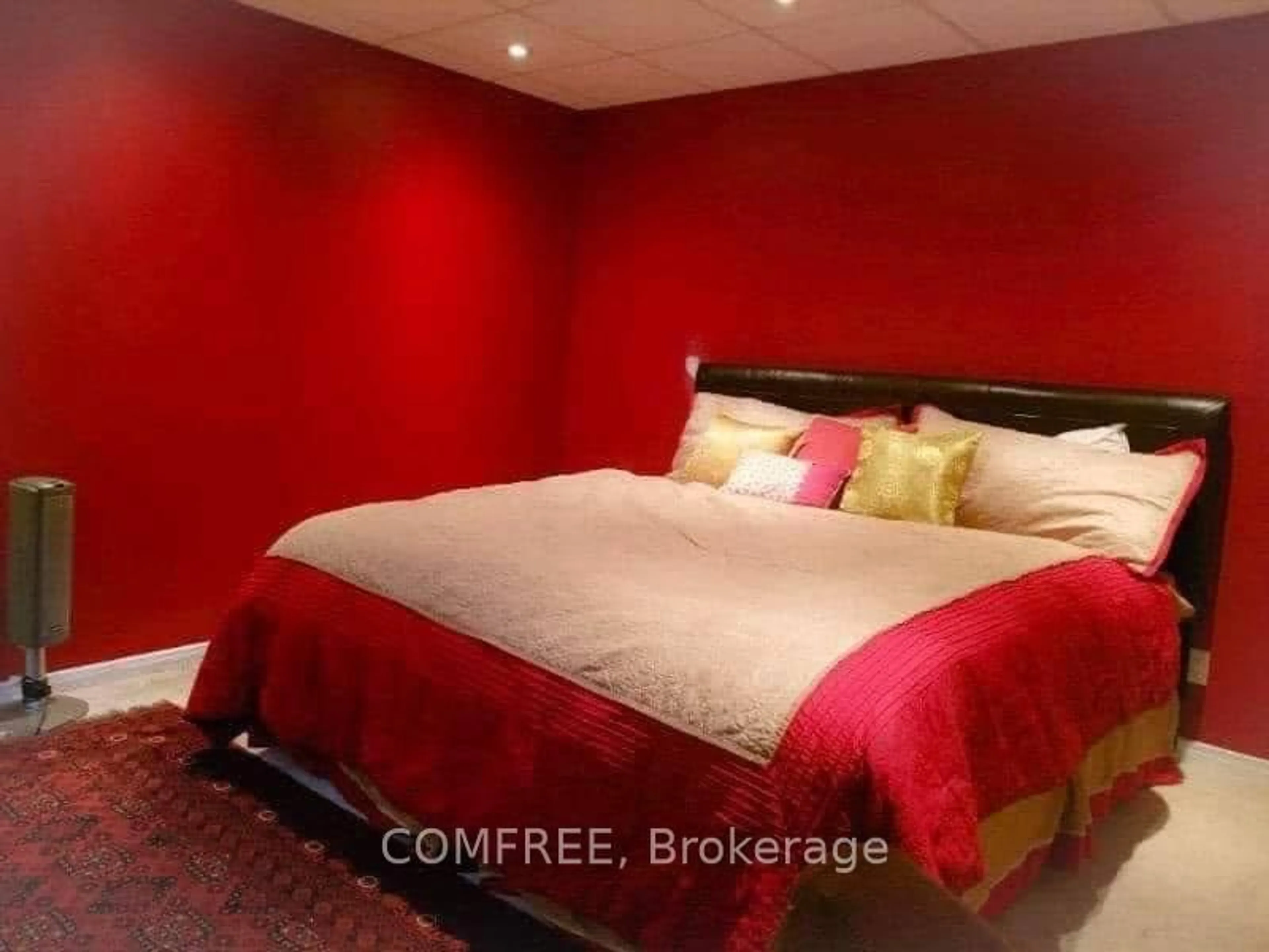 Bedroom with bed, carpet floor for 2215 Saturn Cres, Ottawa Ontario K4A 3T6