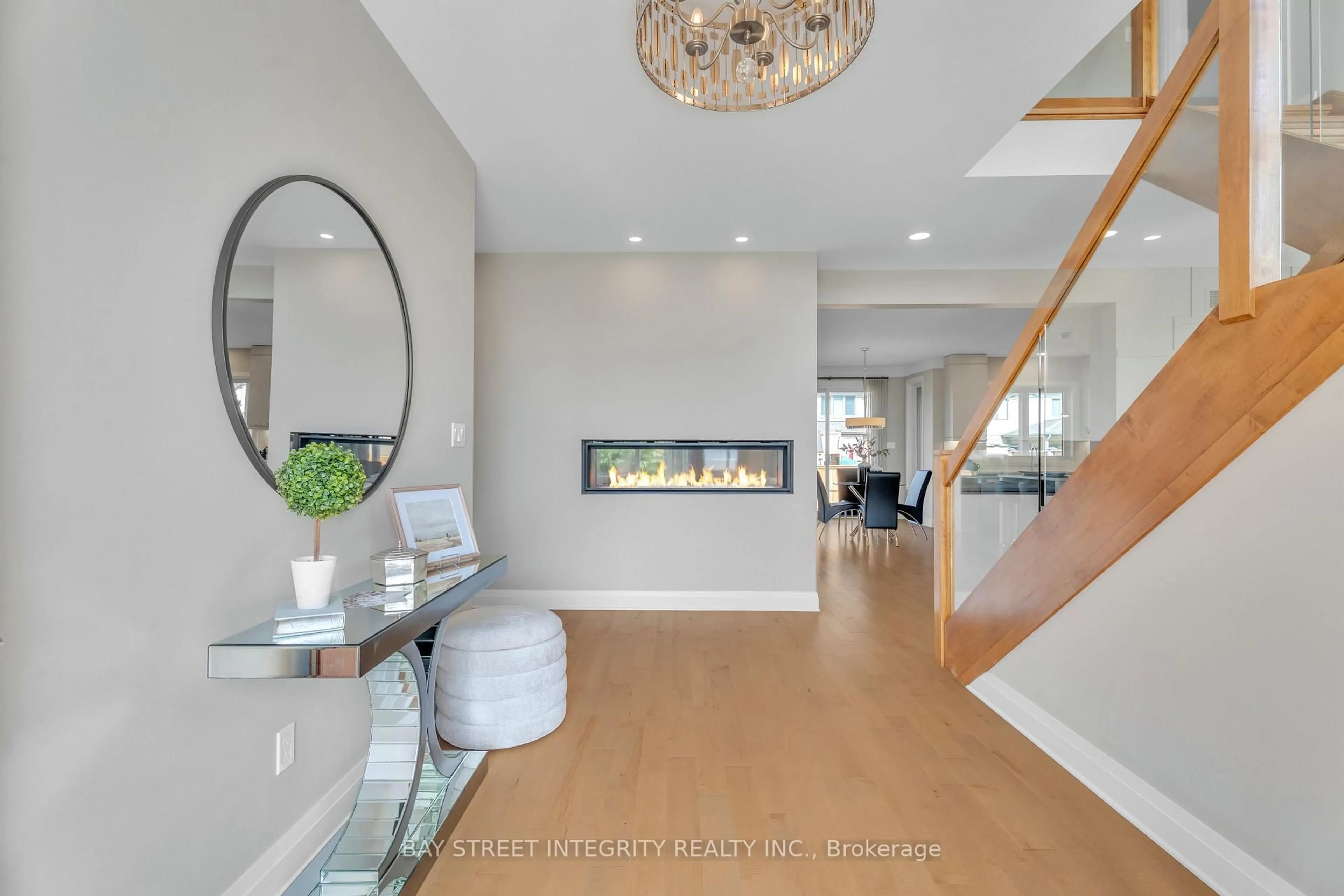 Indoor entryway for 556 Bradwell Chse, London North Ontario N6G 0P7