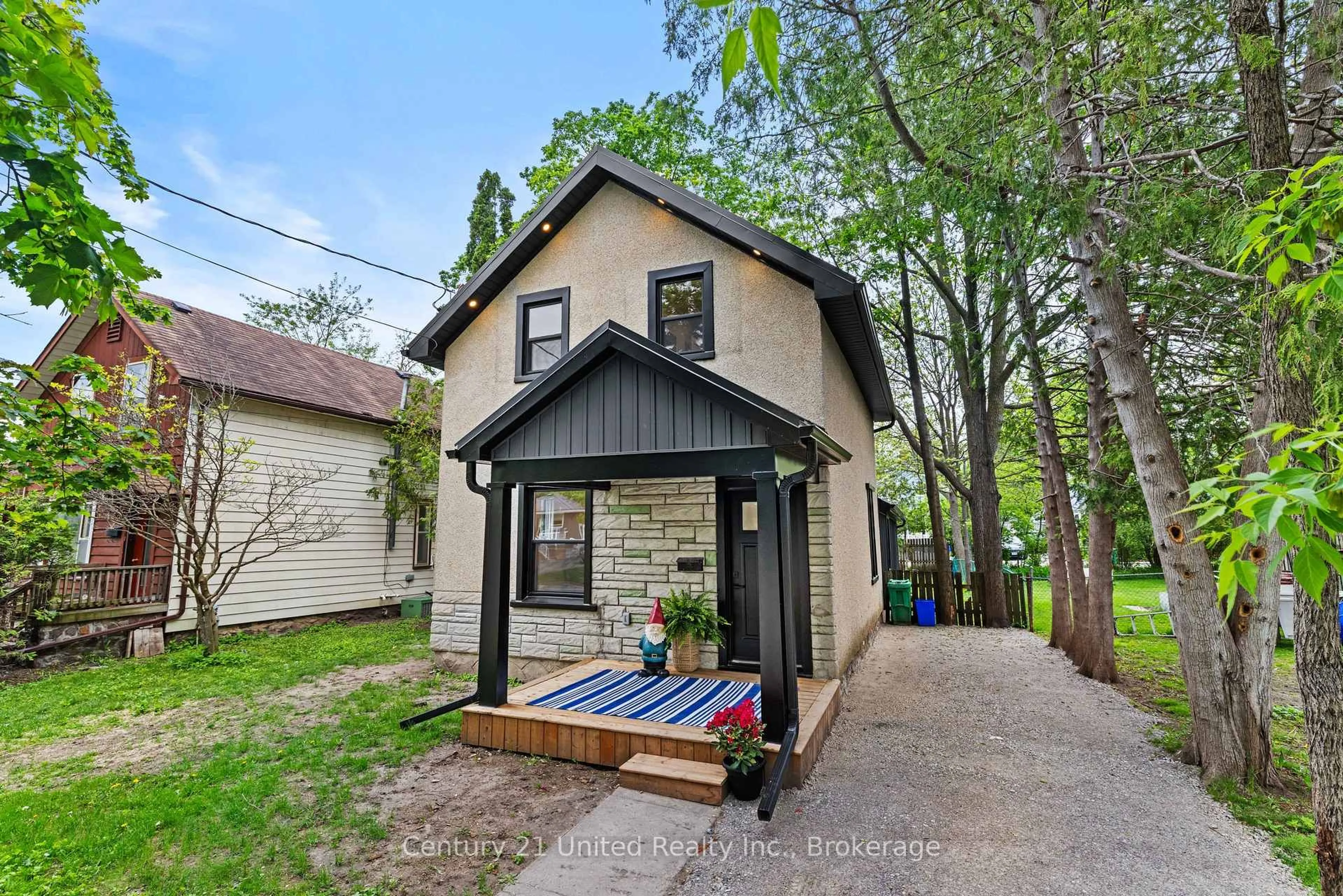 Home with brick exterior material, street for 633 Rogers St, Peterborough Ontario K9H 1X9