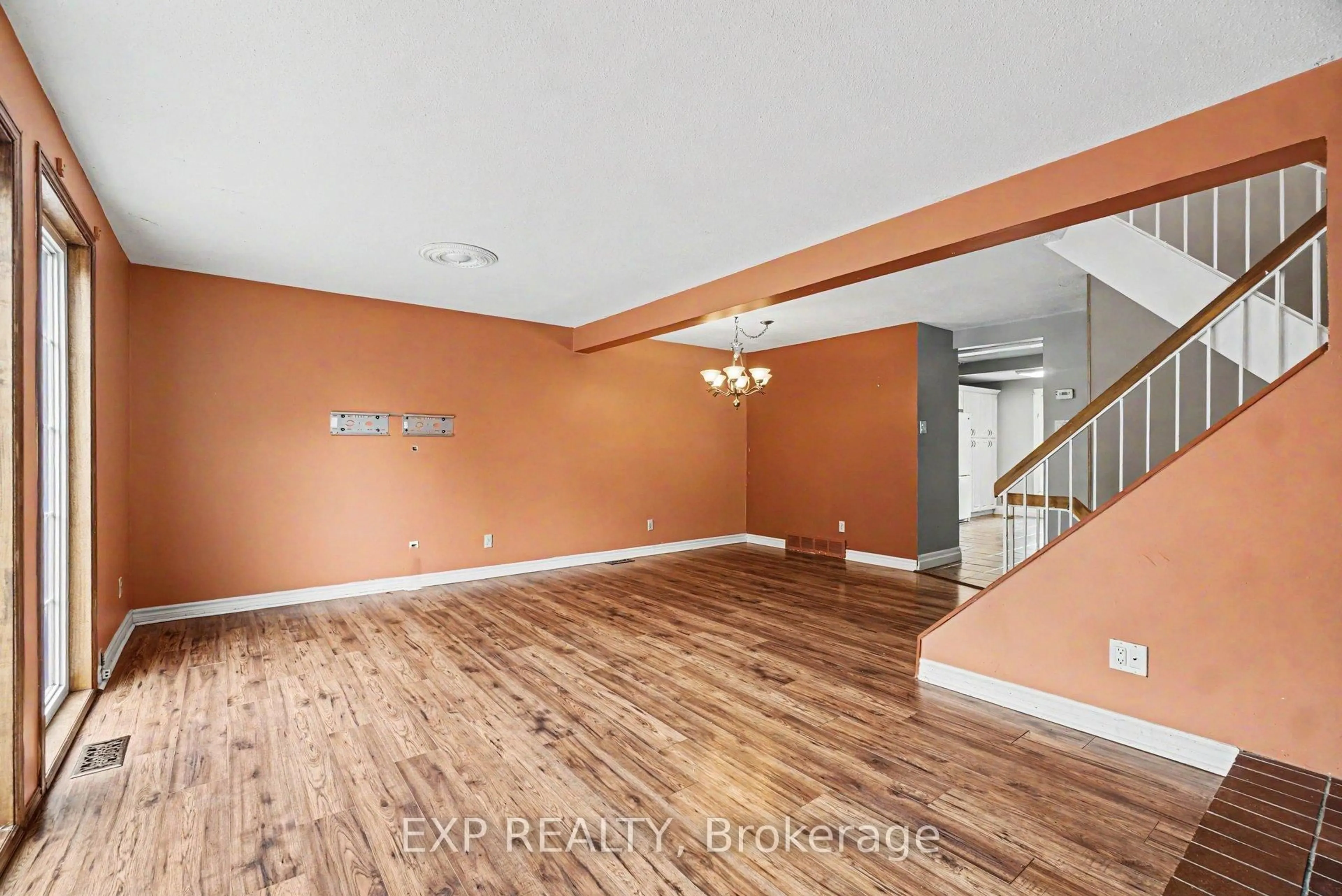 Unknown for 82 Sherway Dr, Ottawa Ontario K2J 1N8