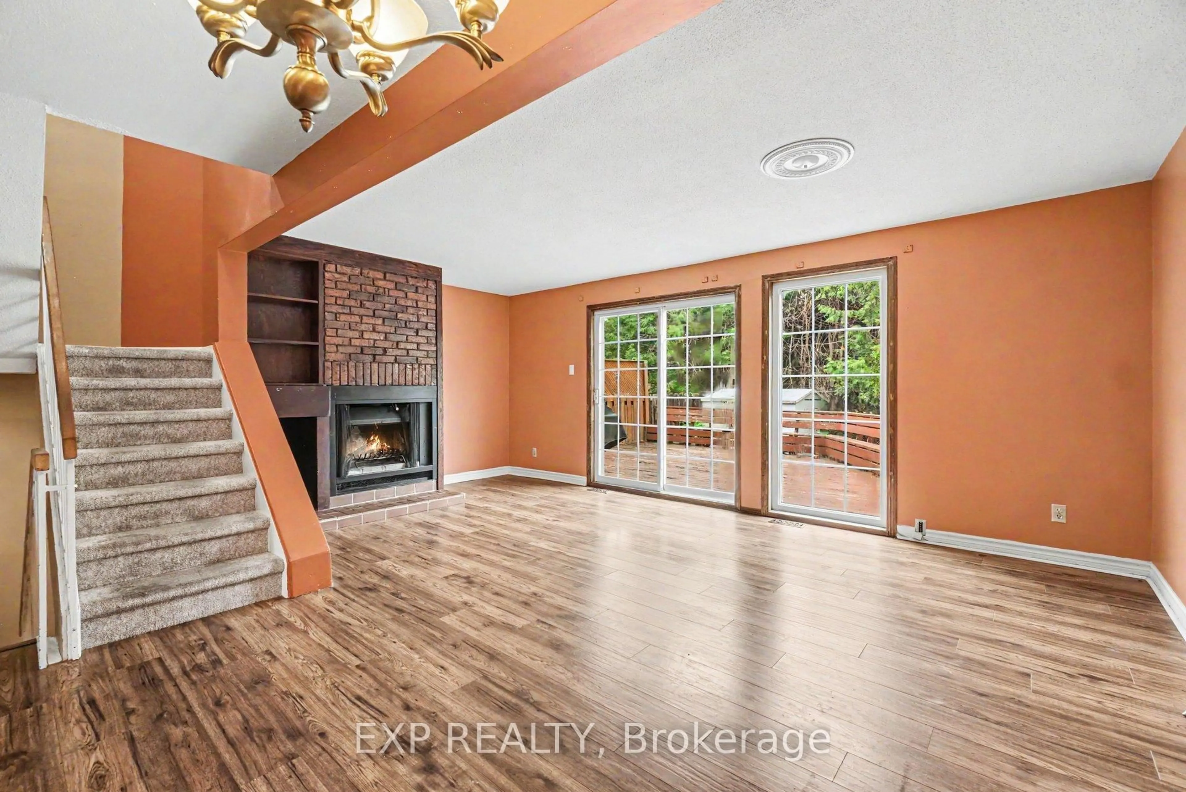 Indoor entryway for 82 Sherway Dr, Ottawa Ontario K2J 1N8