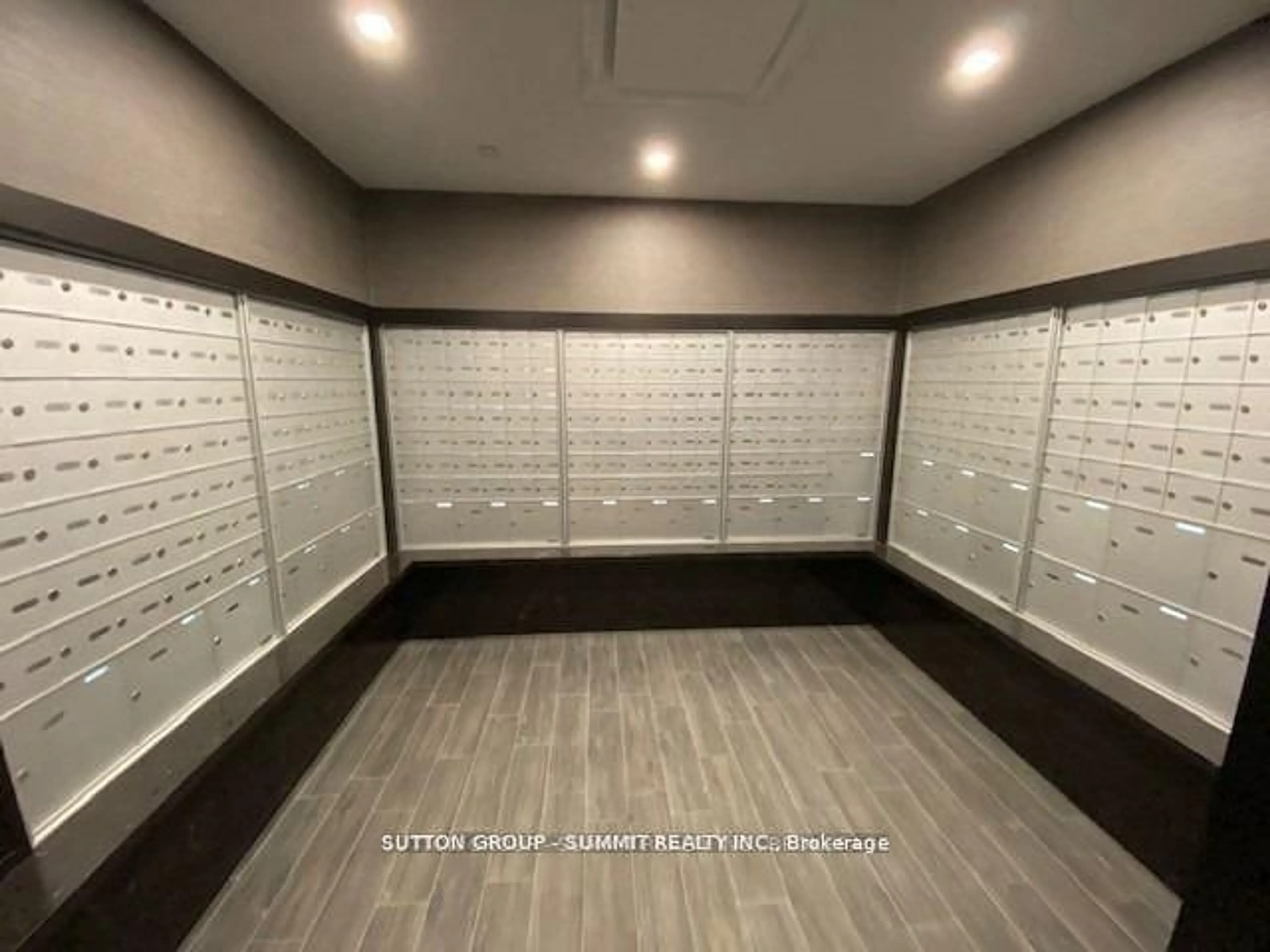Indoor foyer for 450 DUNDAS St #617, Hamilton Ontario L0R 2H4
