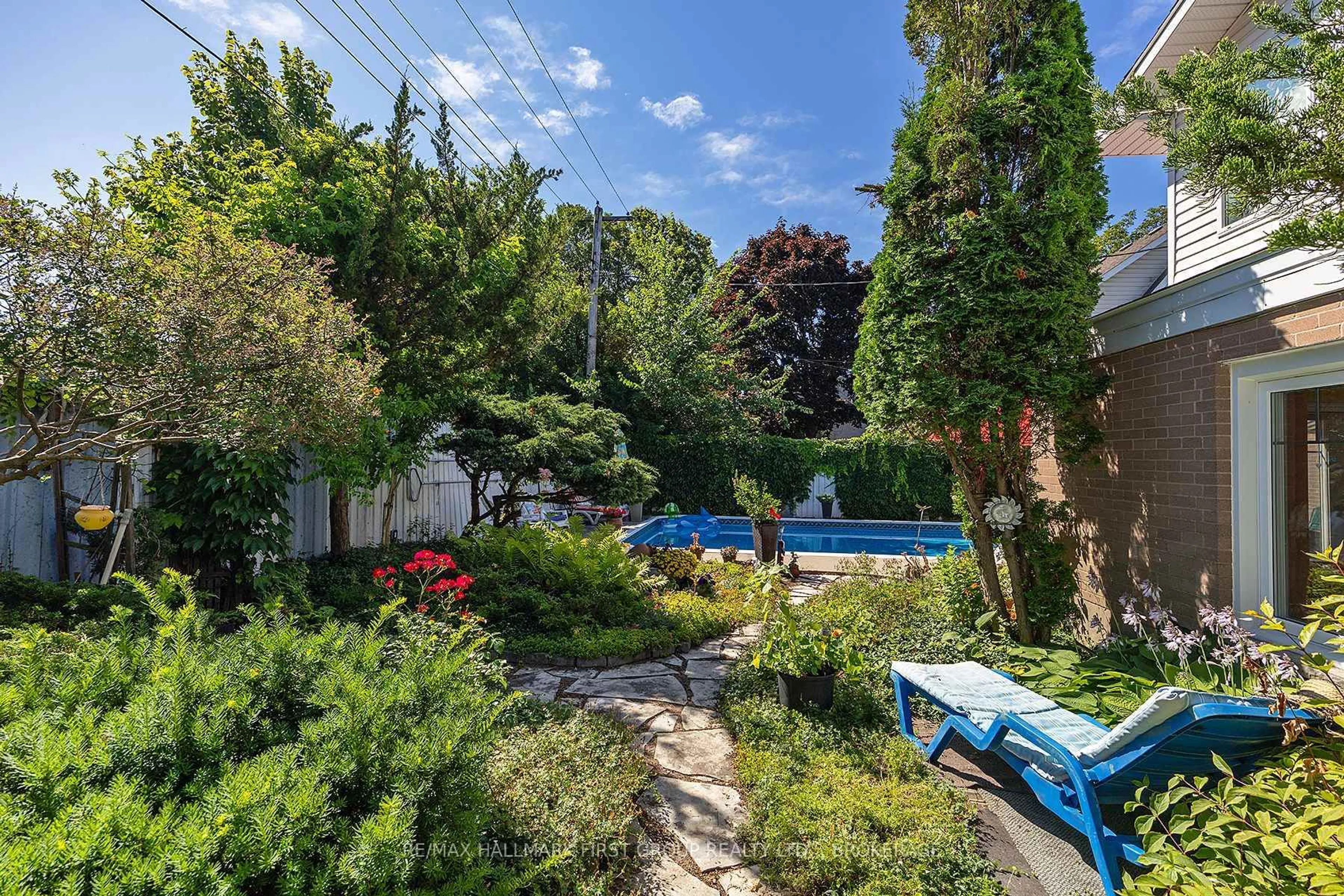 Patio, street for 19 Dedrick Dr, Kingston Ontario K7M 2V4