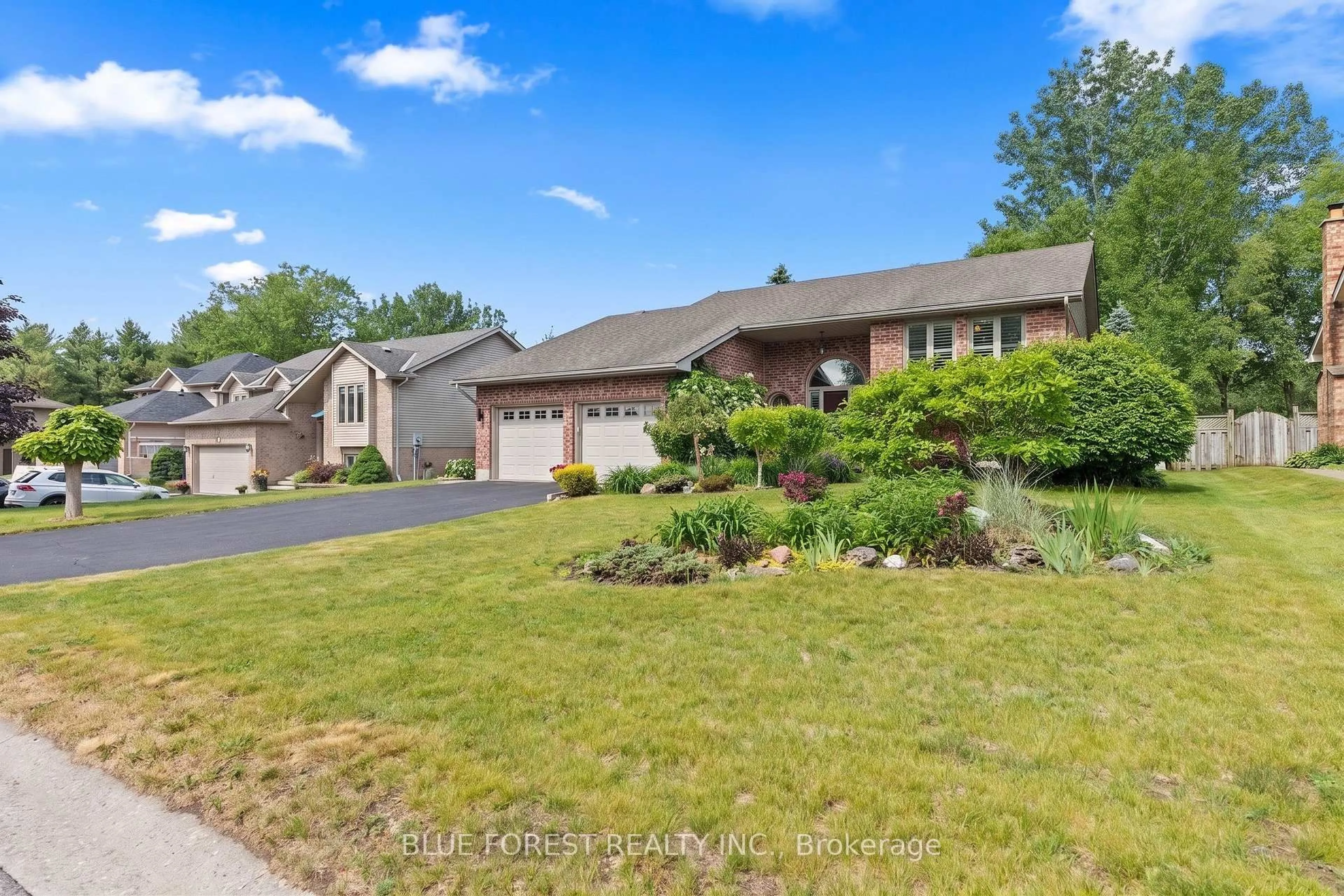 Unknown for 29 Village Gate Cres, Thames Centre Ontario N0L 1G3