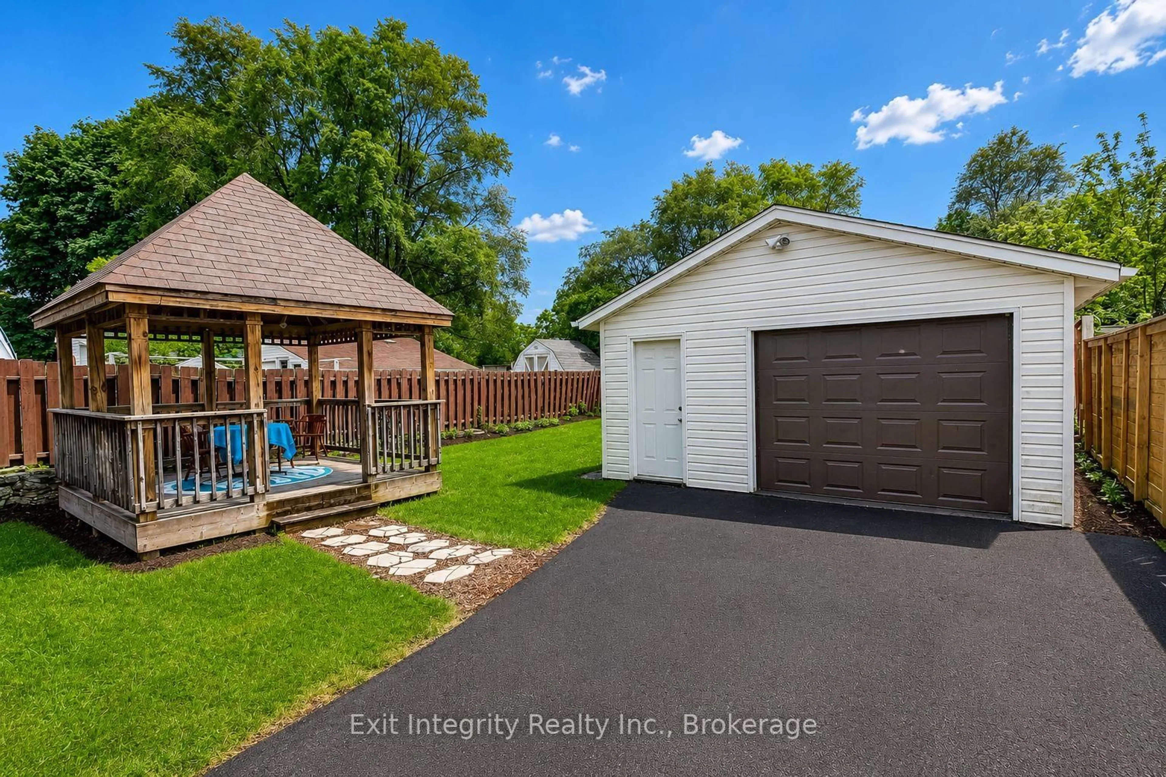 A pic from outside/outdoor area/front of a property/back of a property/a pic from drone, water/lake/river/ocean view for 134 Norfolk Ave, Cambridge Ontario N1R 3V2