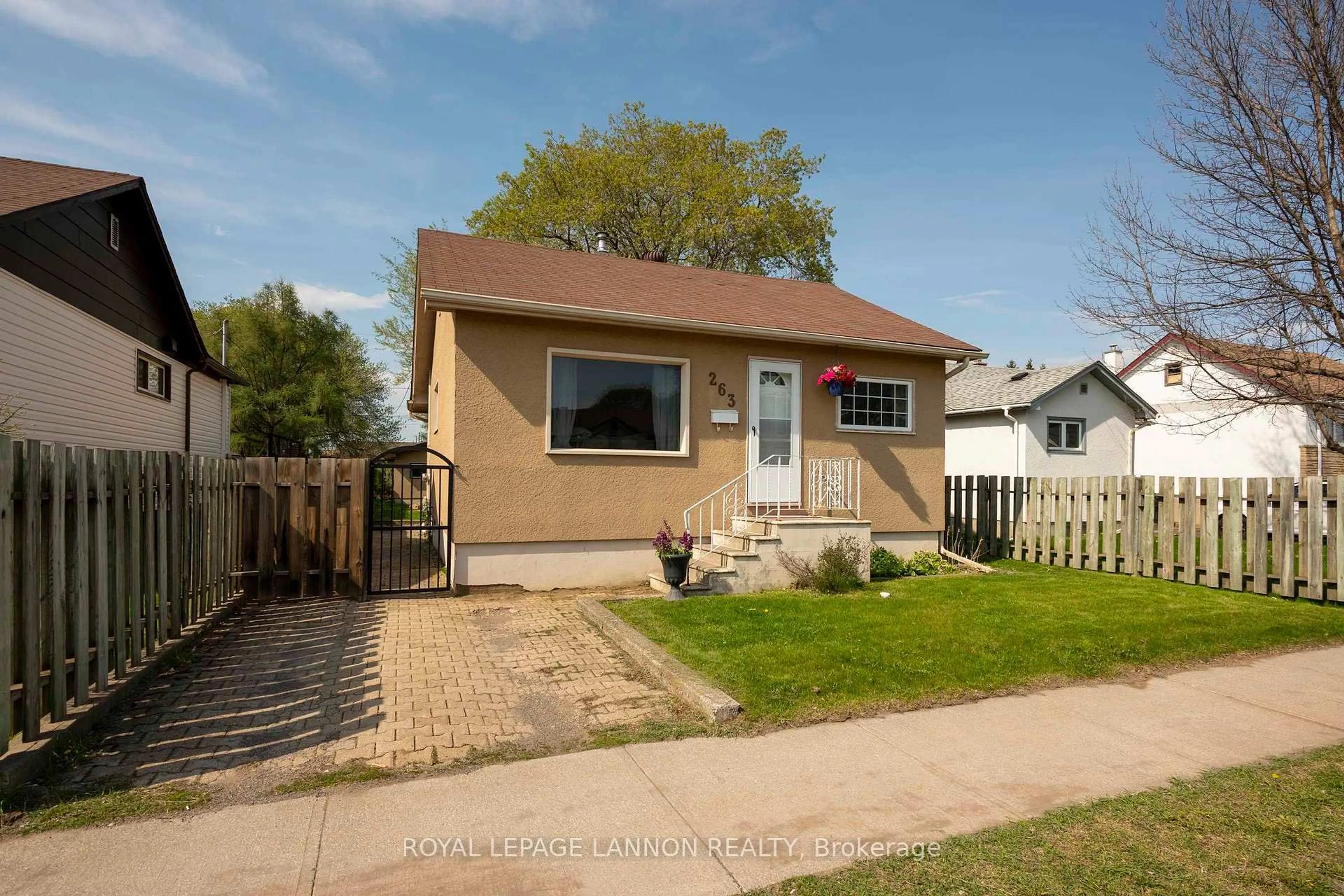 Home with vinyl exterior material, street for 263 Christina St, Thunder Bay Ontario P7E 4N8