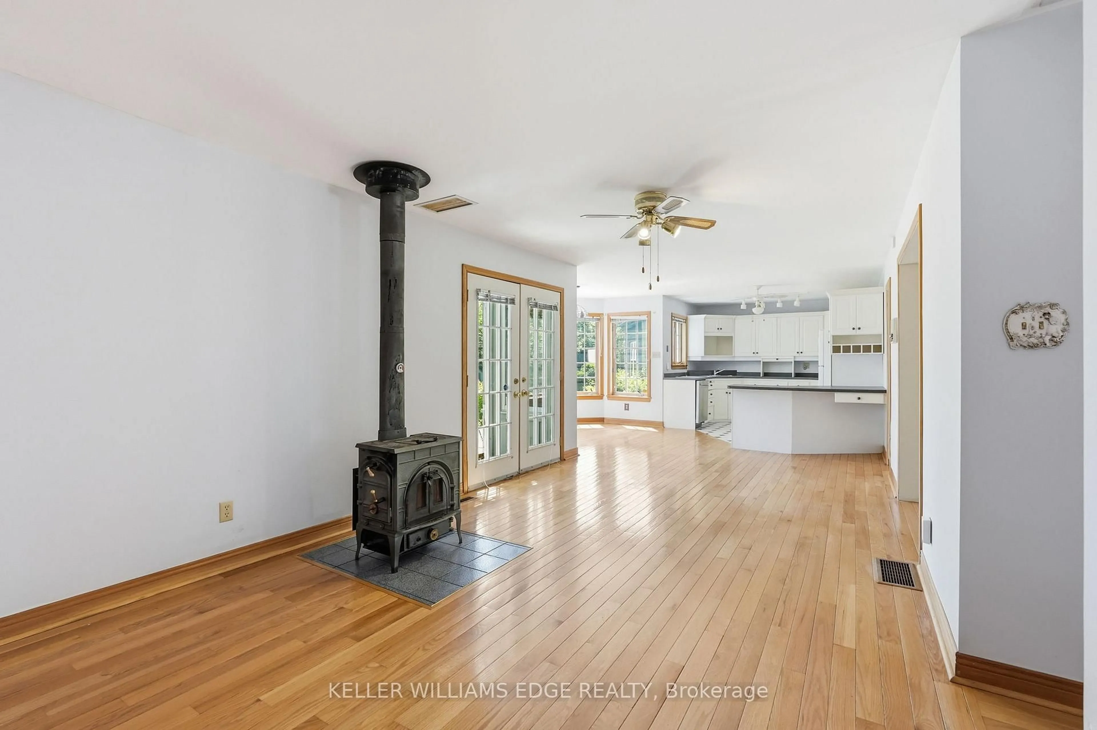 Open concept kitchen, unknown for 3 Ancaster St, Hamilton Ontario L9H 4K2