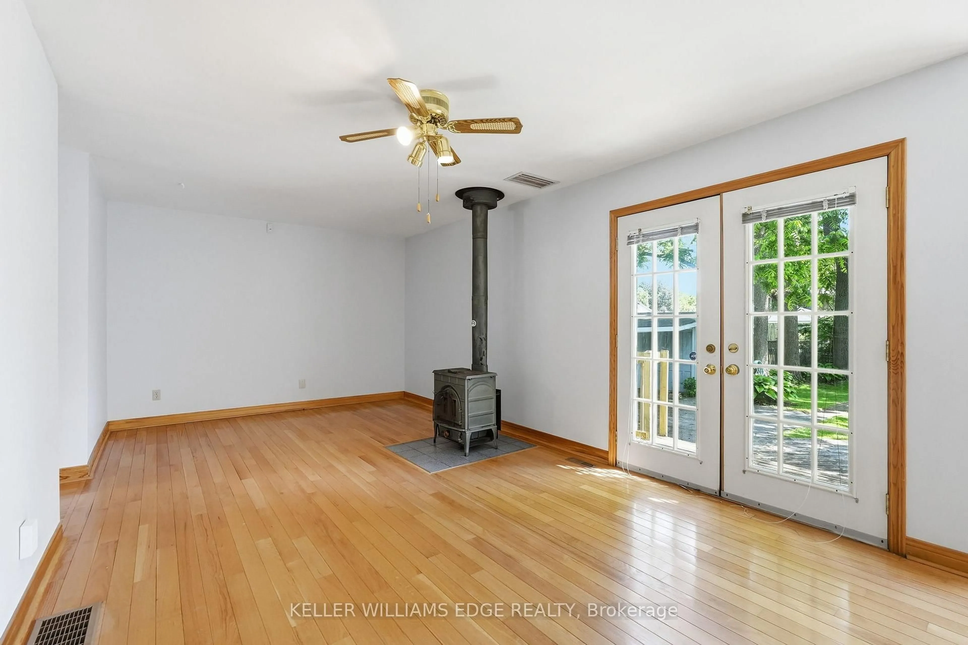 A pic of a room for 3 Ancaster St, Hamilton Ontario L9H 4K2