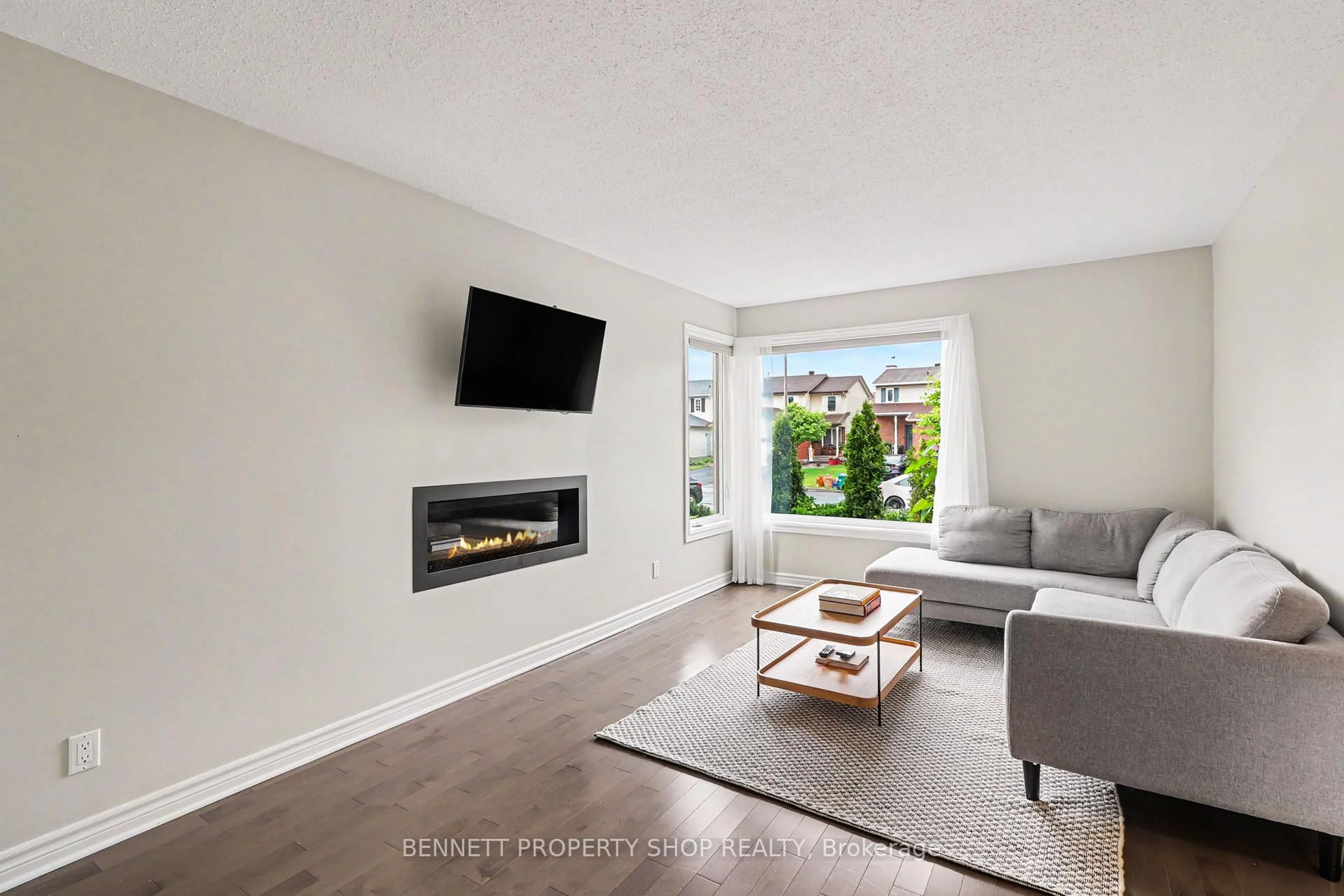 Living room with furniture, unknown for 1474 Delia Cres, Orleans Ontario K4A 2Y2