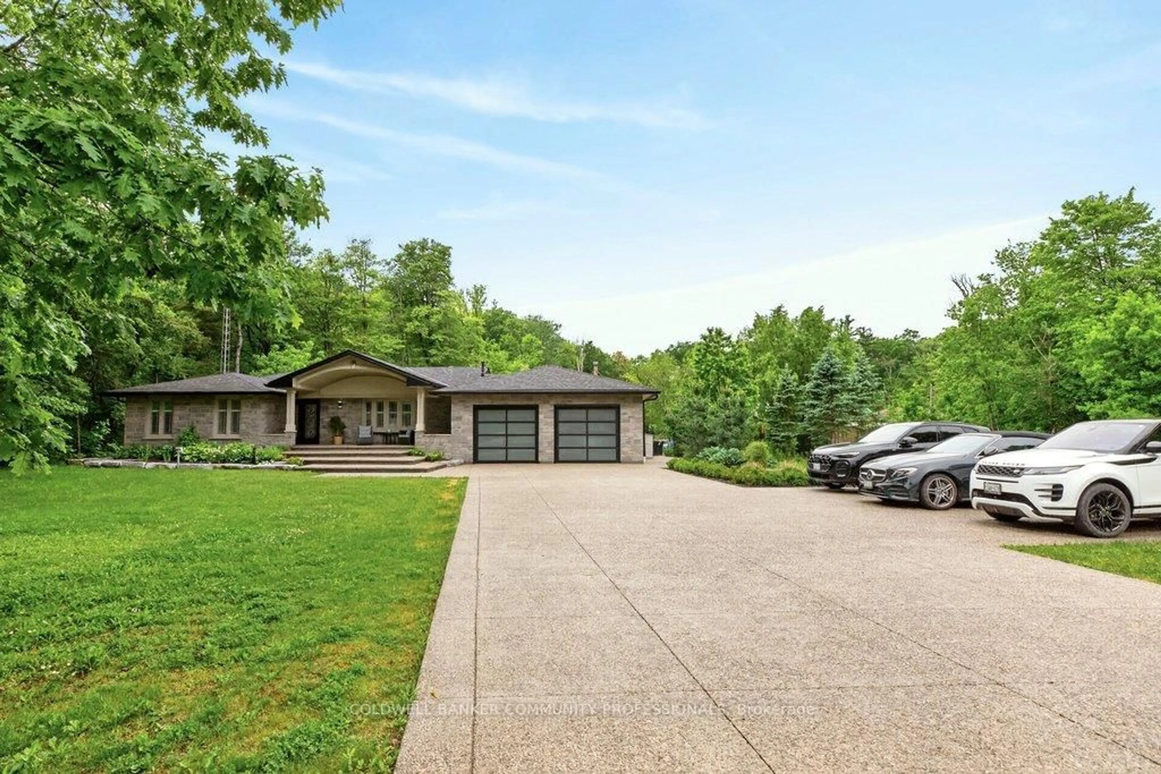 A pic from outside/outdoor area/front of a property/back of a property/a pic from drone, street for 478 Glancaster Rd, Hamilton Ontario L0R 1W0