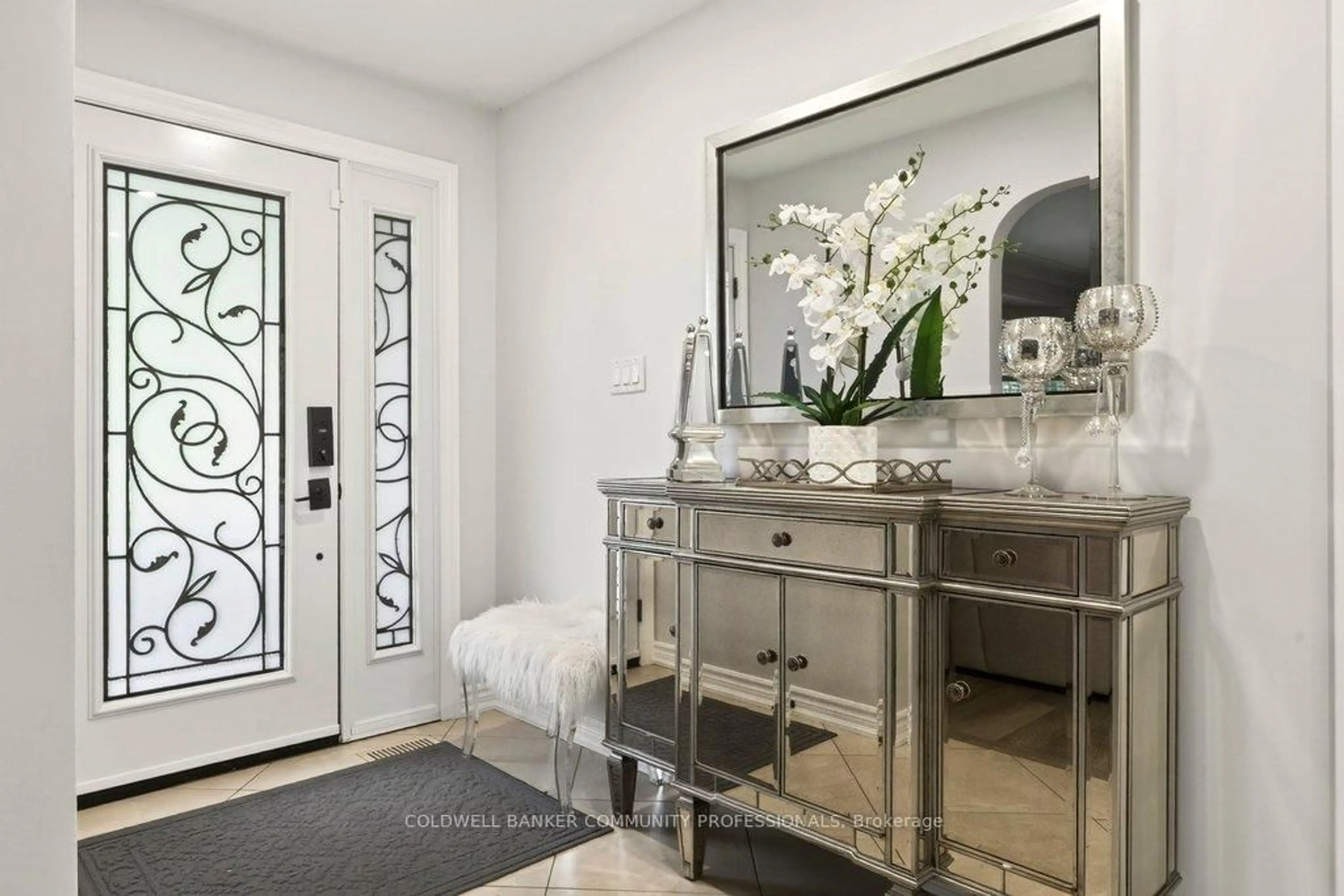 Indoor entryway for 478 Glancaster Rd, Hamilton Ontario L0R 1W0
