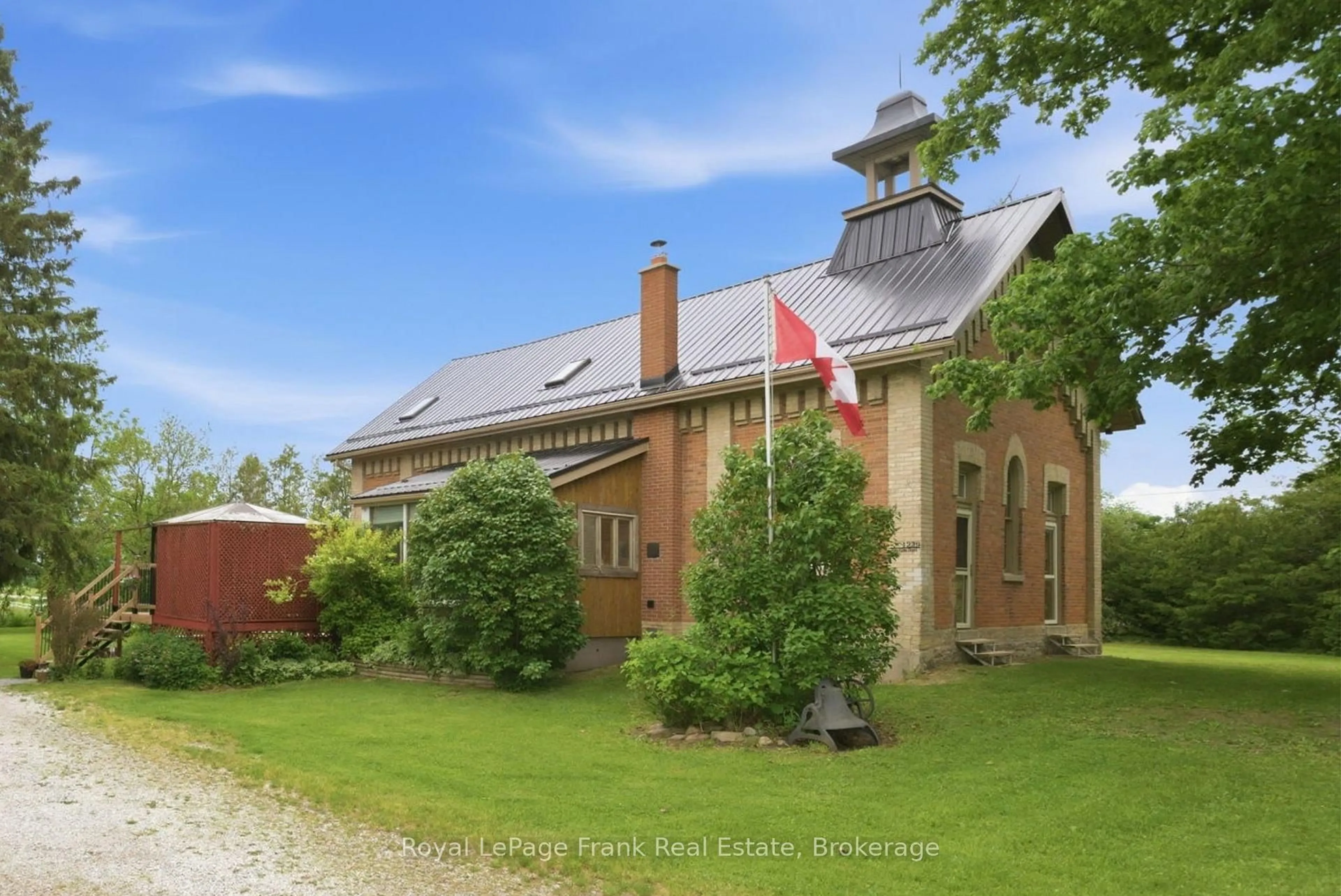 A pic from outside/outdoor area/front of a property/back of a property/a pic from drone, building for 1229 The Glen Rd, Kawartha Lakes Ontario K0M 2T0
