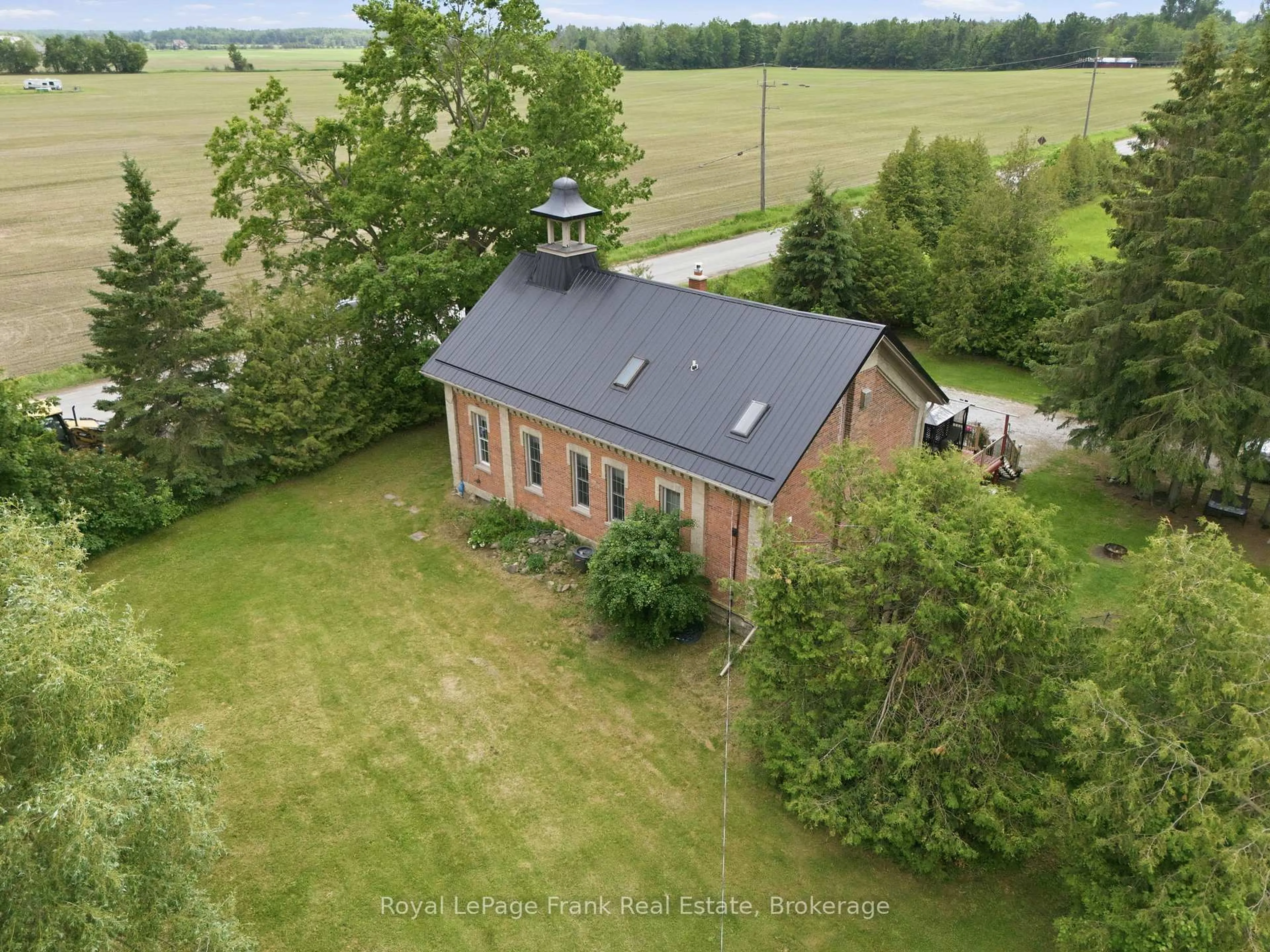 A pic from outside/outdoor area/front of a property/back of a property/a pic from drone, building for 1229 The Glen Rd, Kawartha Lakes Ontario K0M 2T0