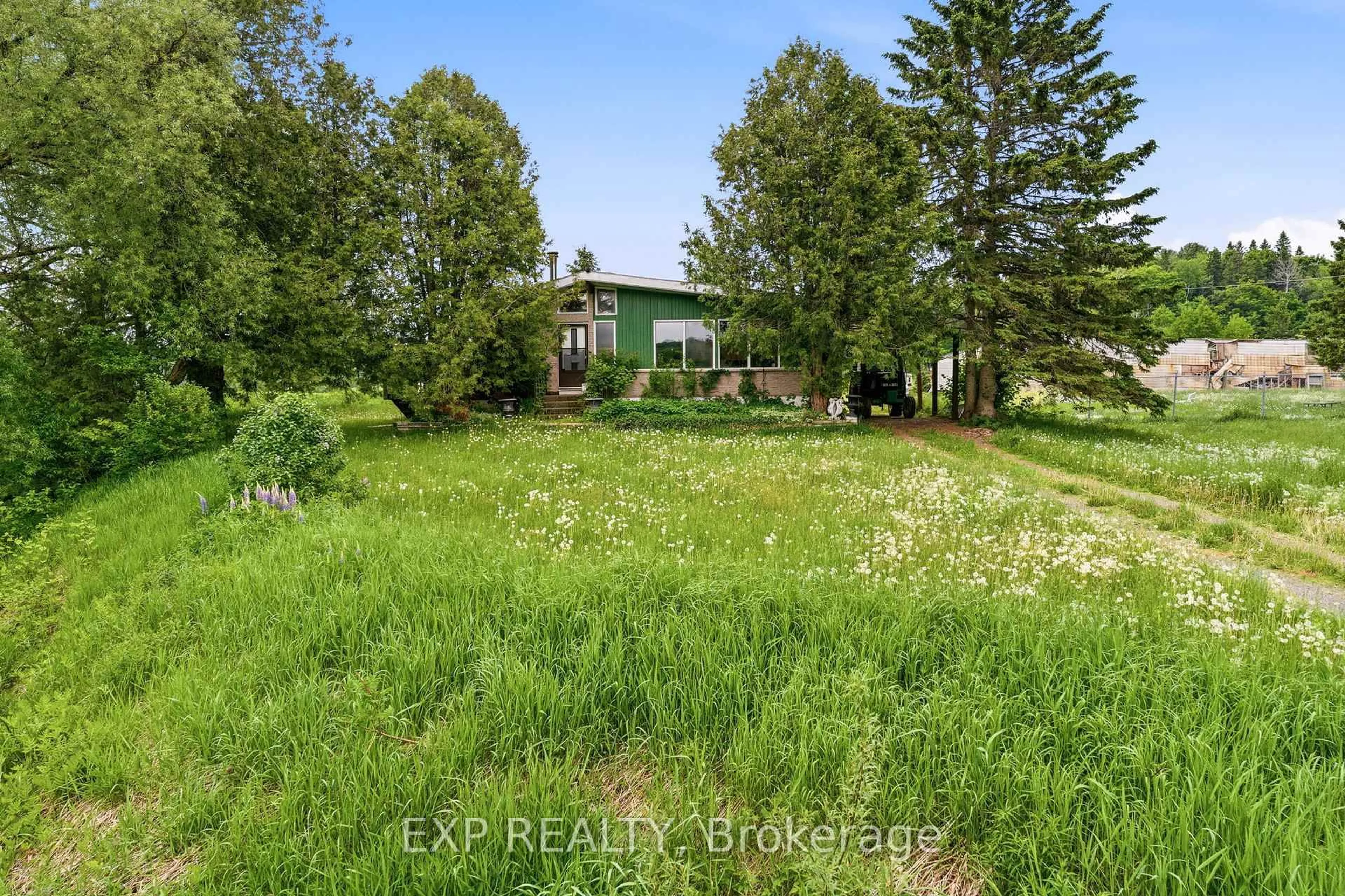 A pic from outside/outdoor area/front of a property/back of a property/a pic from drone, unknown for 1524 Hekkla Rd, Muskoka Lakes Ontario P0C 1J0
