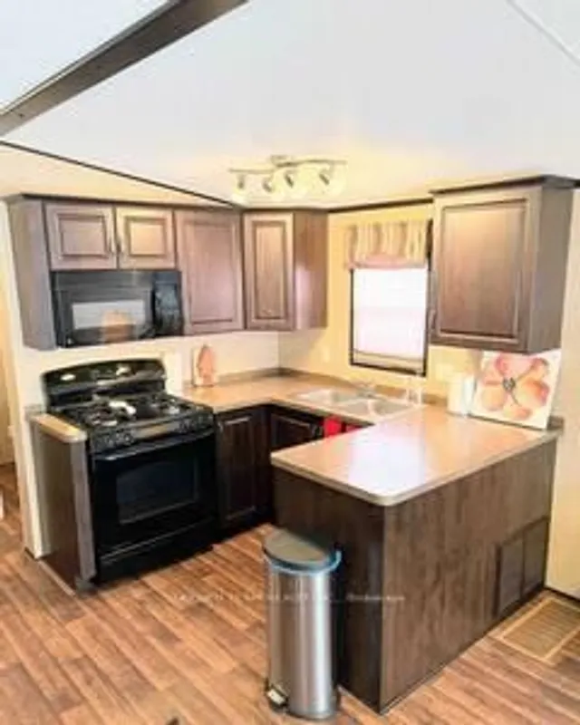 1082 Shamrock Marina Rd #85, Gravenhurst 5