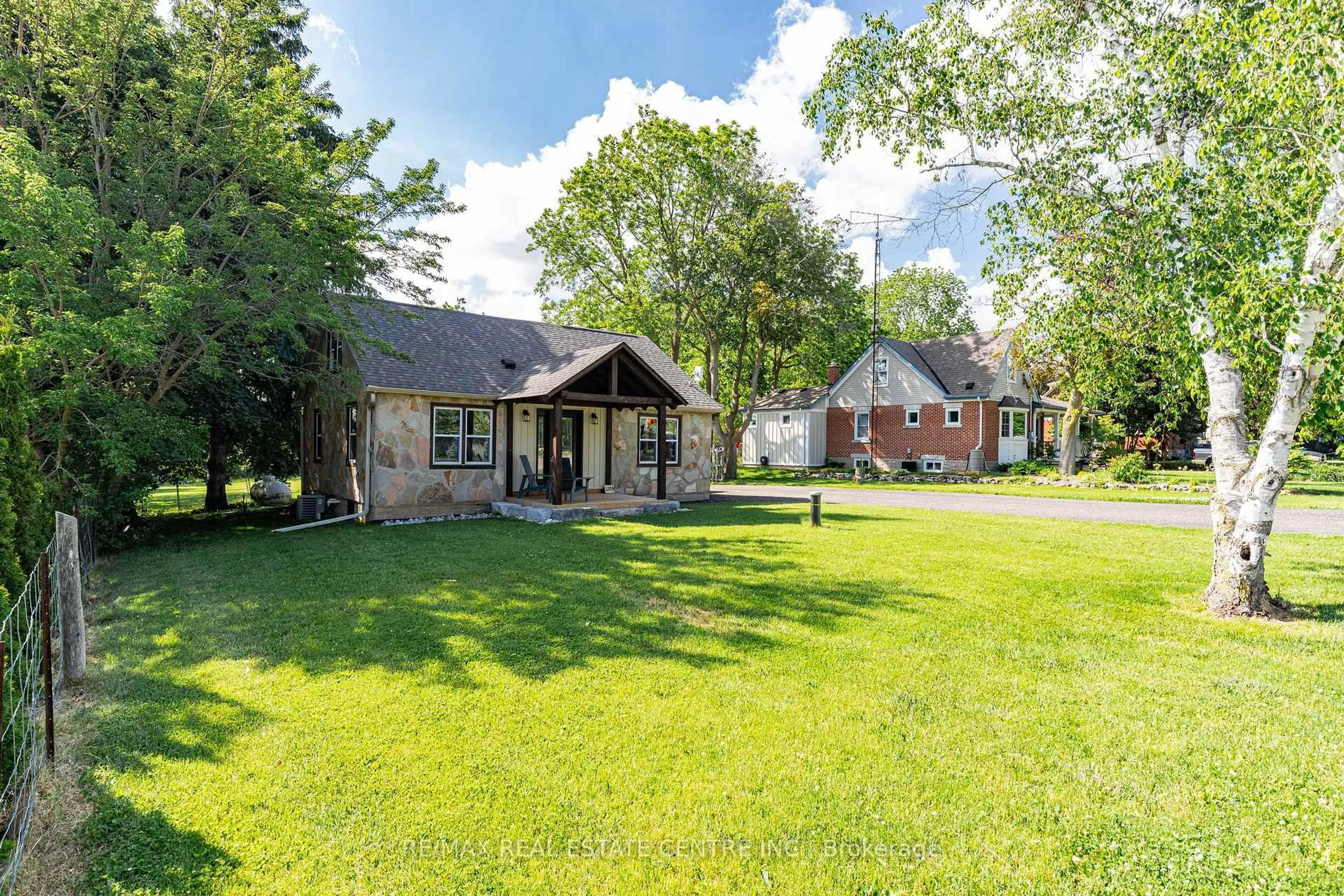 A pic from outside/outdoor area/front of a property/back of a property/a pic from drone, street for 1235 Sheffield Rd, Hamilton Ontario L0R 1Z0
