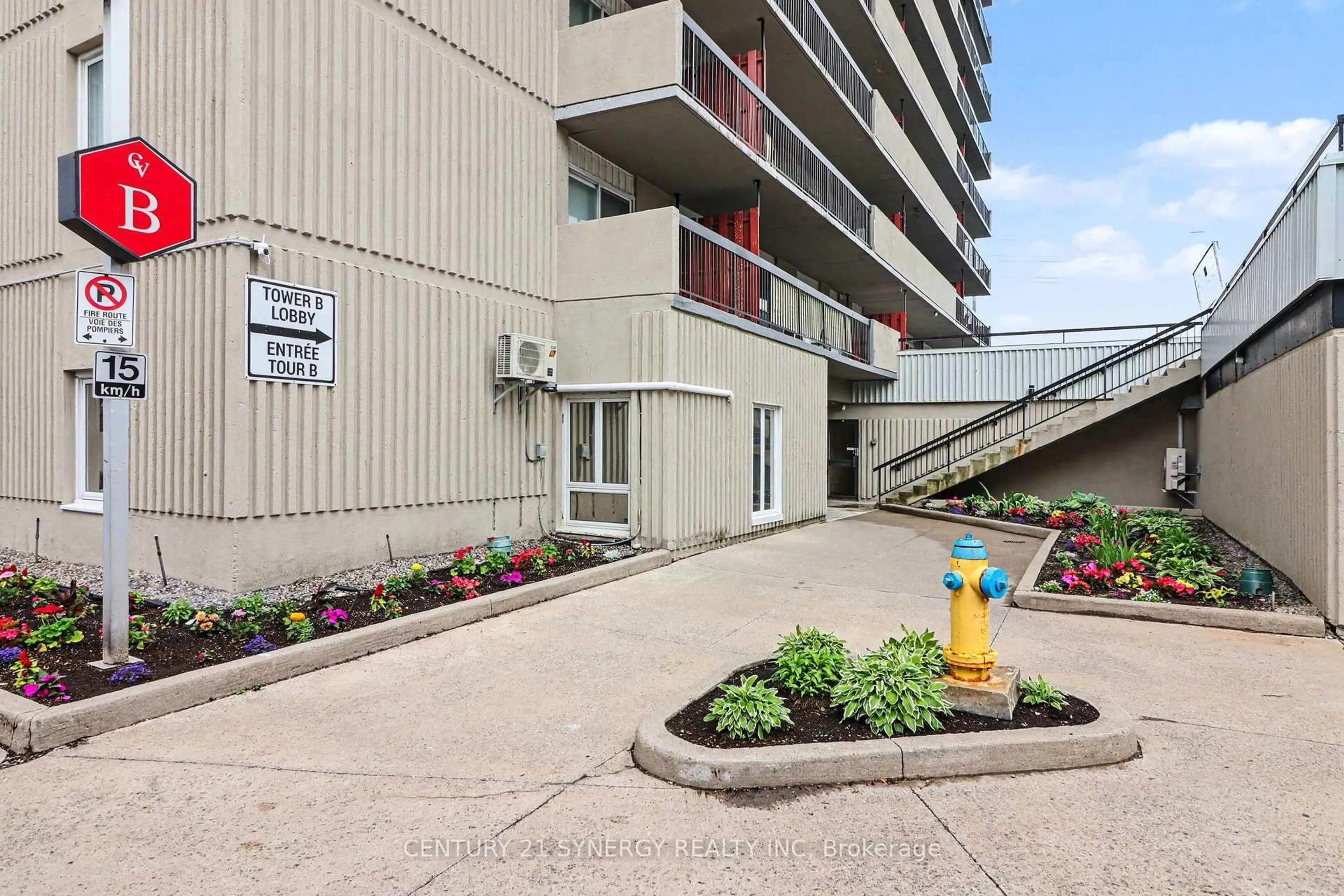 Patio, street for 158B McArthur Ave #1202, Ottawa Ontario K1L 8C9