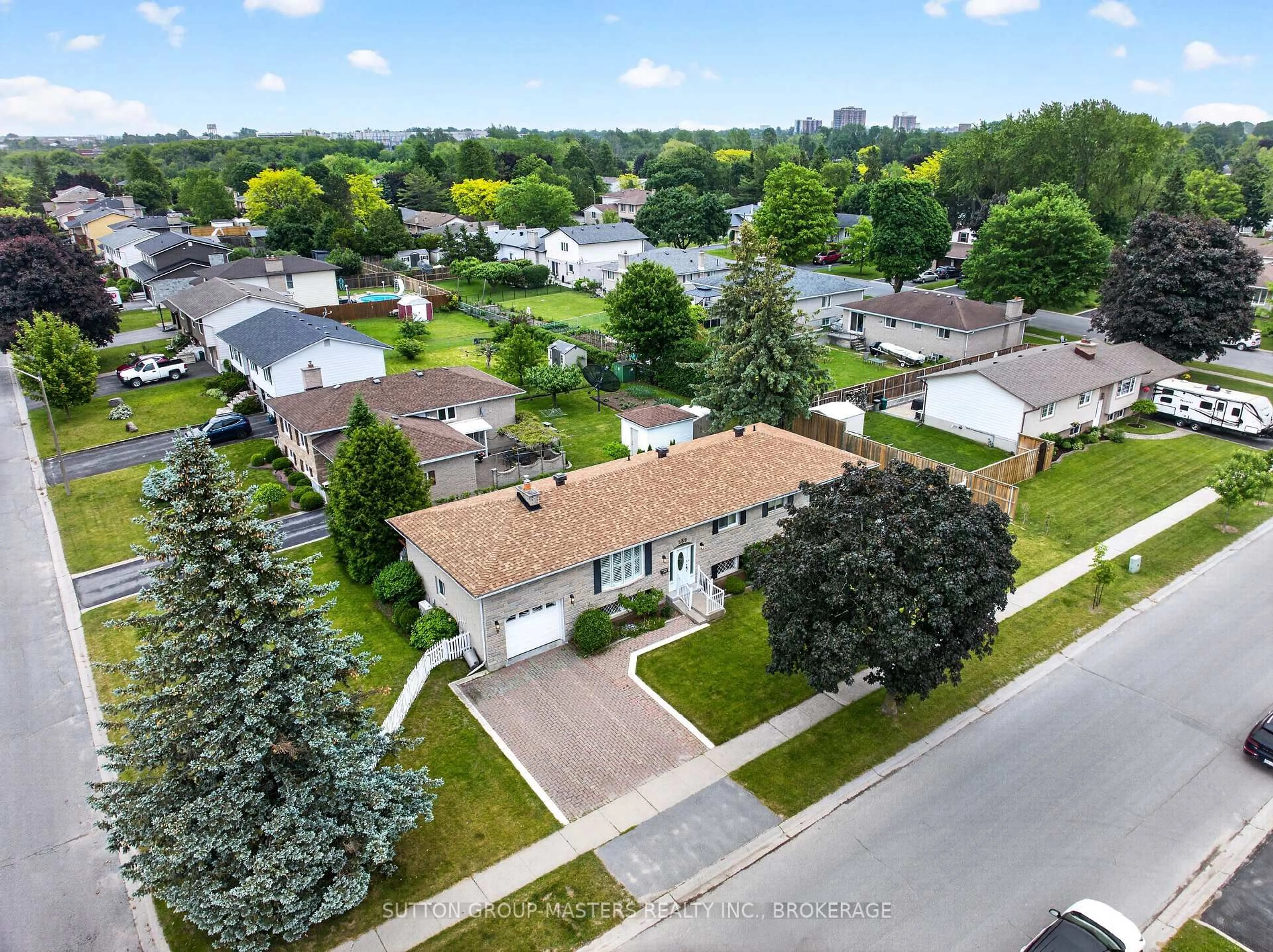A pic from outside/outdoor area/front of a property/back of a property/a pic from drone, street for 259 Inverness Cres, Kingston Ontario K7M 6G9