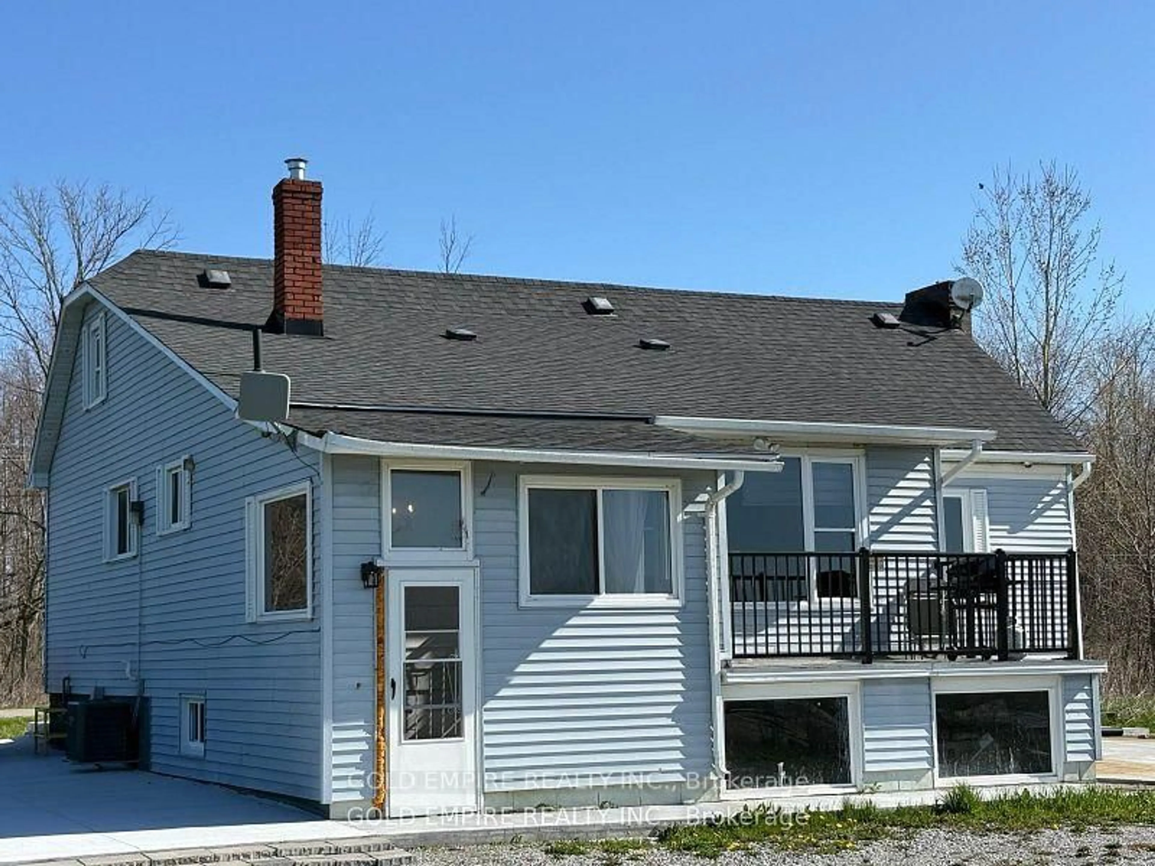 Home with vinyl exterior material, street for 4266 Greenlane Rd, Lincoln Ontario L0R 1B1