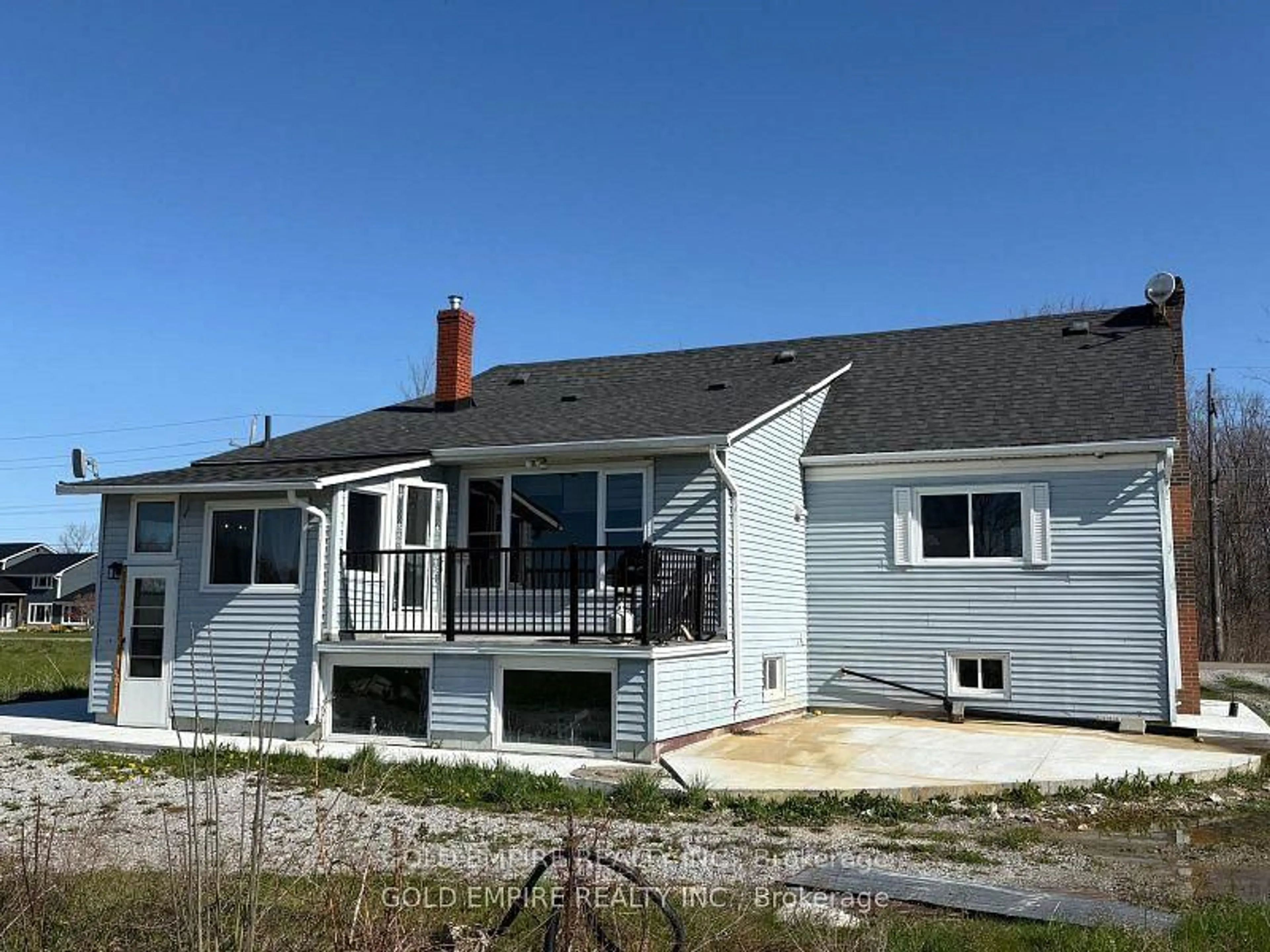 Home with vinyl exterior material, street for 4266 Greenlane Rd, Lincoln Ontario L0R 1B1