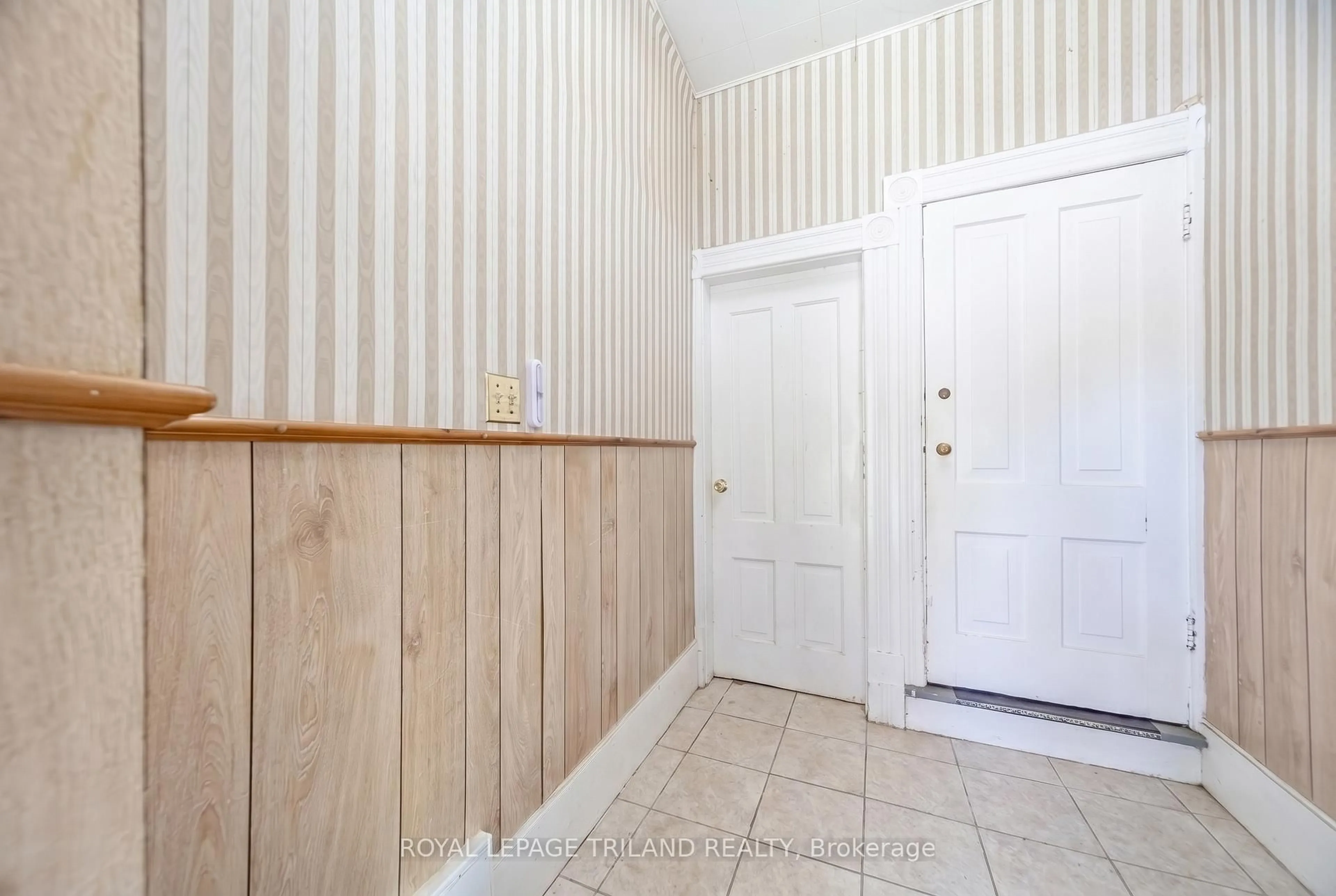 Indoor foyer for 34/36 Craig St, London South Ontario N6C 1E8