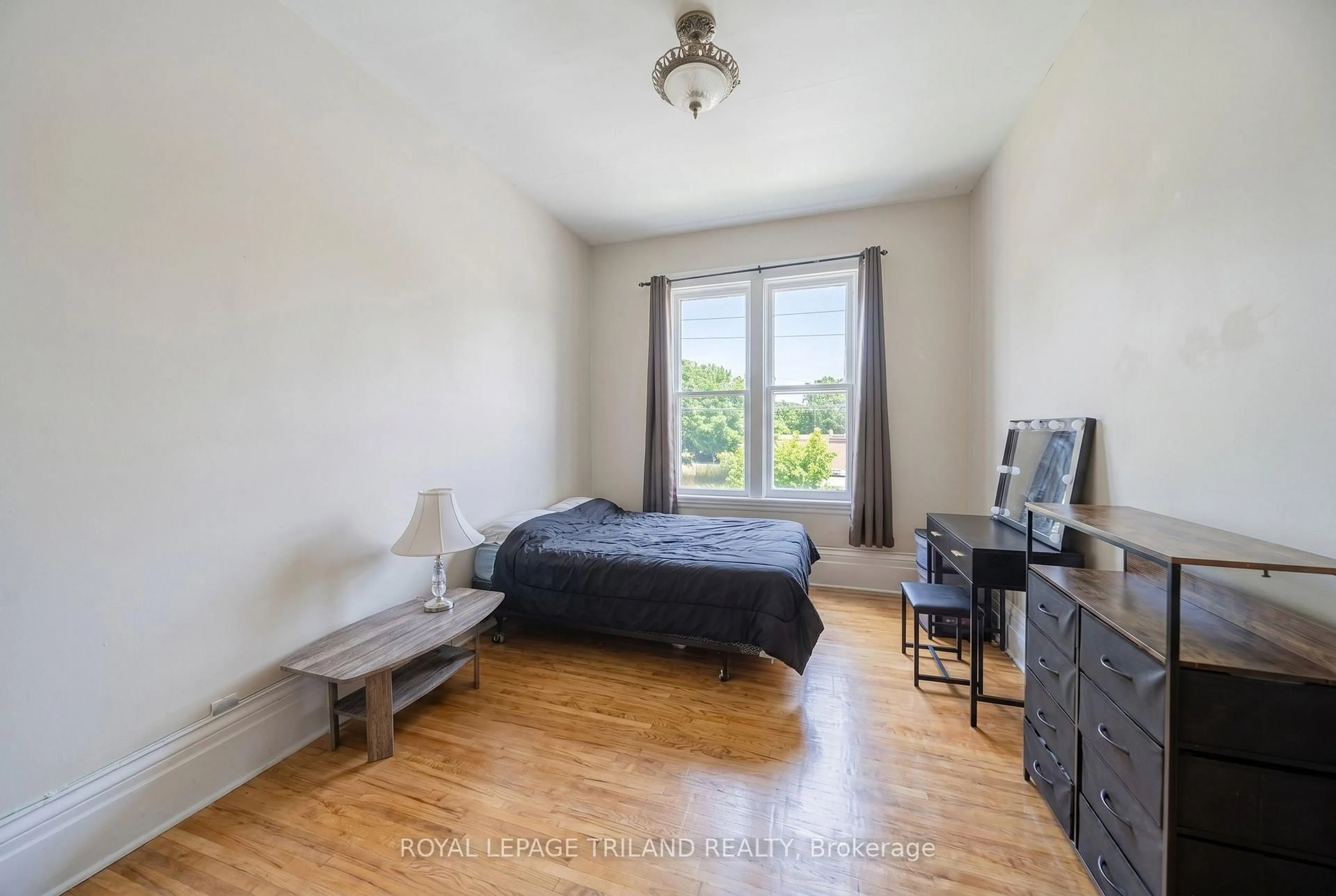 A pic of a room for 34/36 Craig St, London South Ontario N6C 1E8