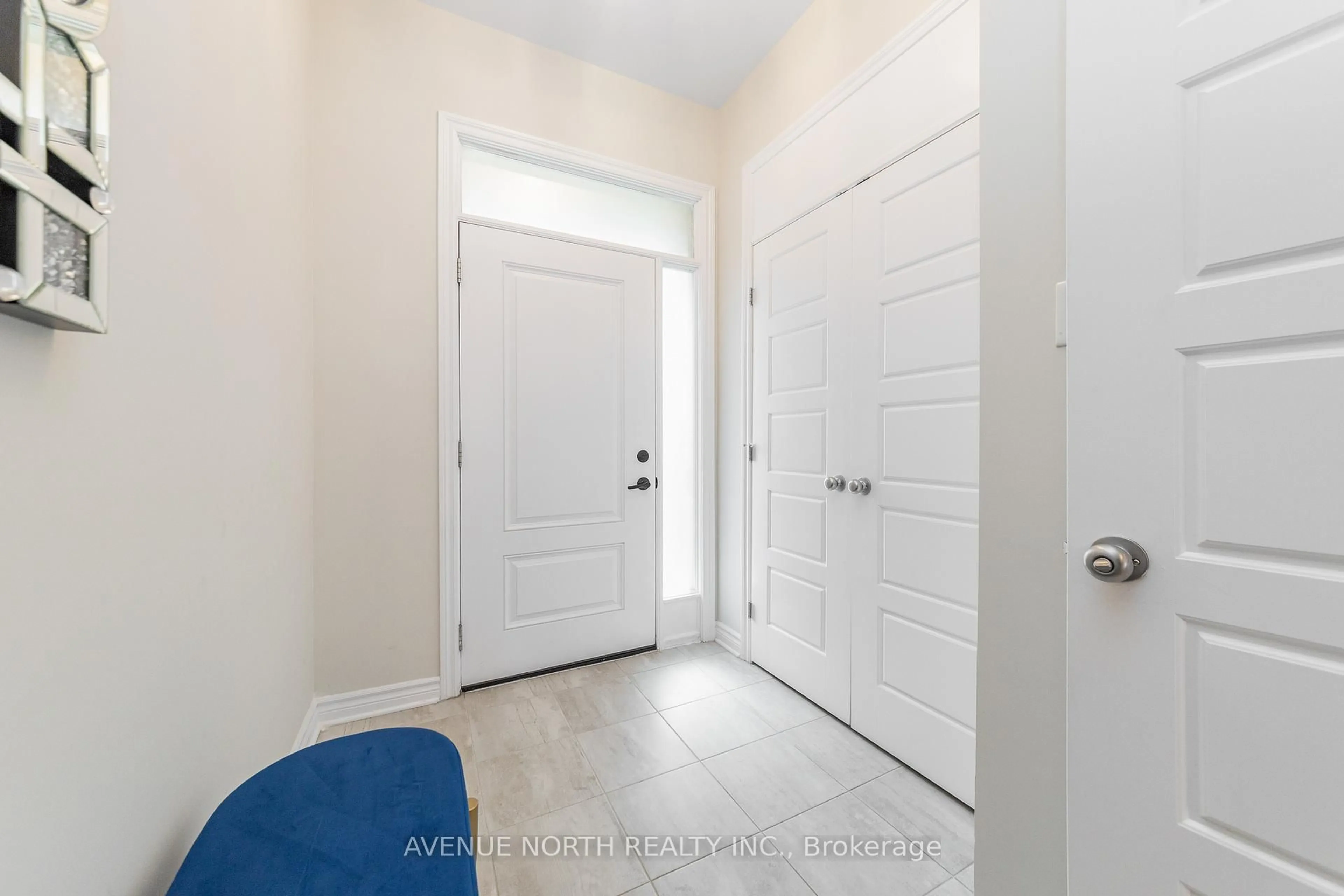 Indoor entryway for 93 Nepeta Cres, Ottawa Ontario K1T 0S6