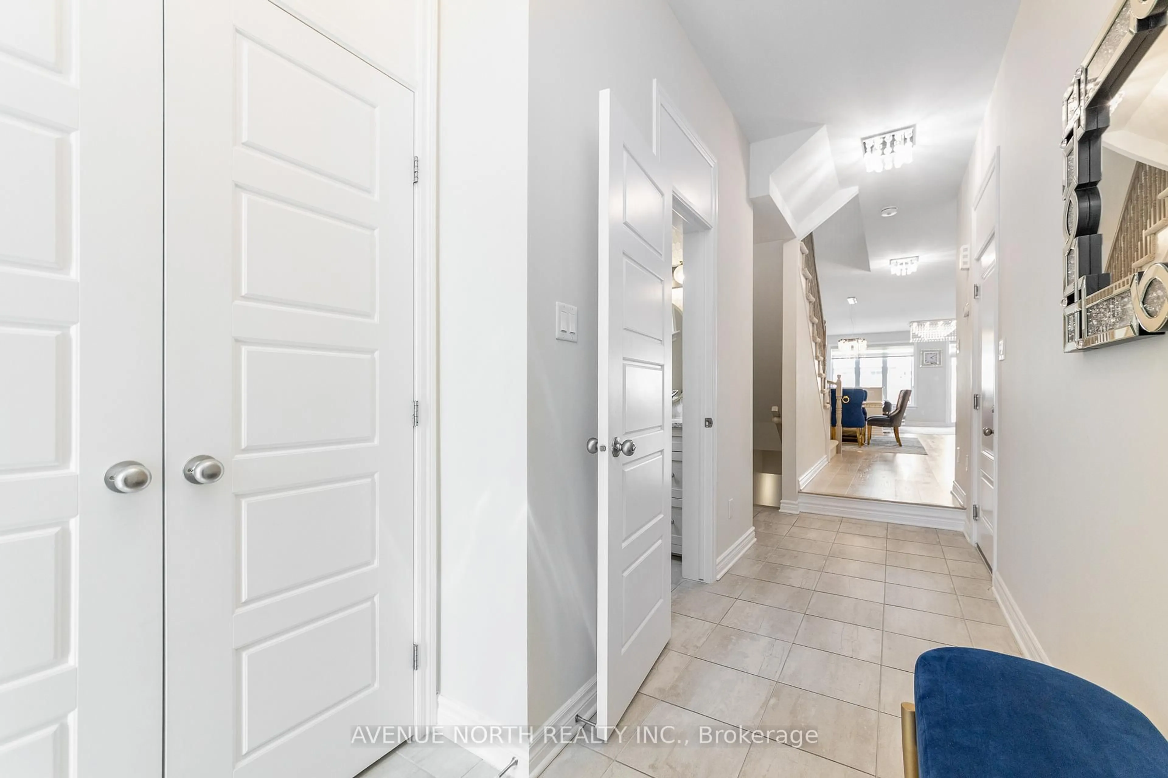Indoor entryway for 93 Nepeta Cres, Ottawa Ontario K1T 0S6