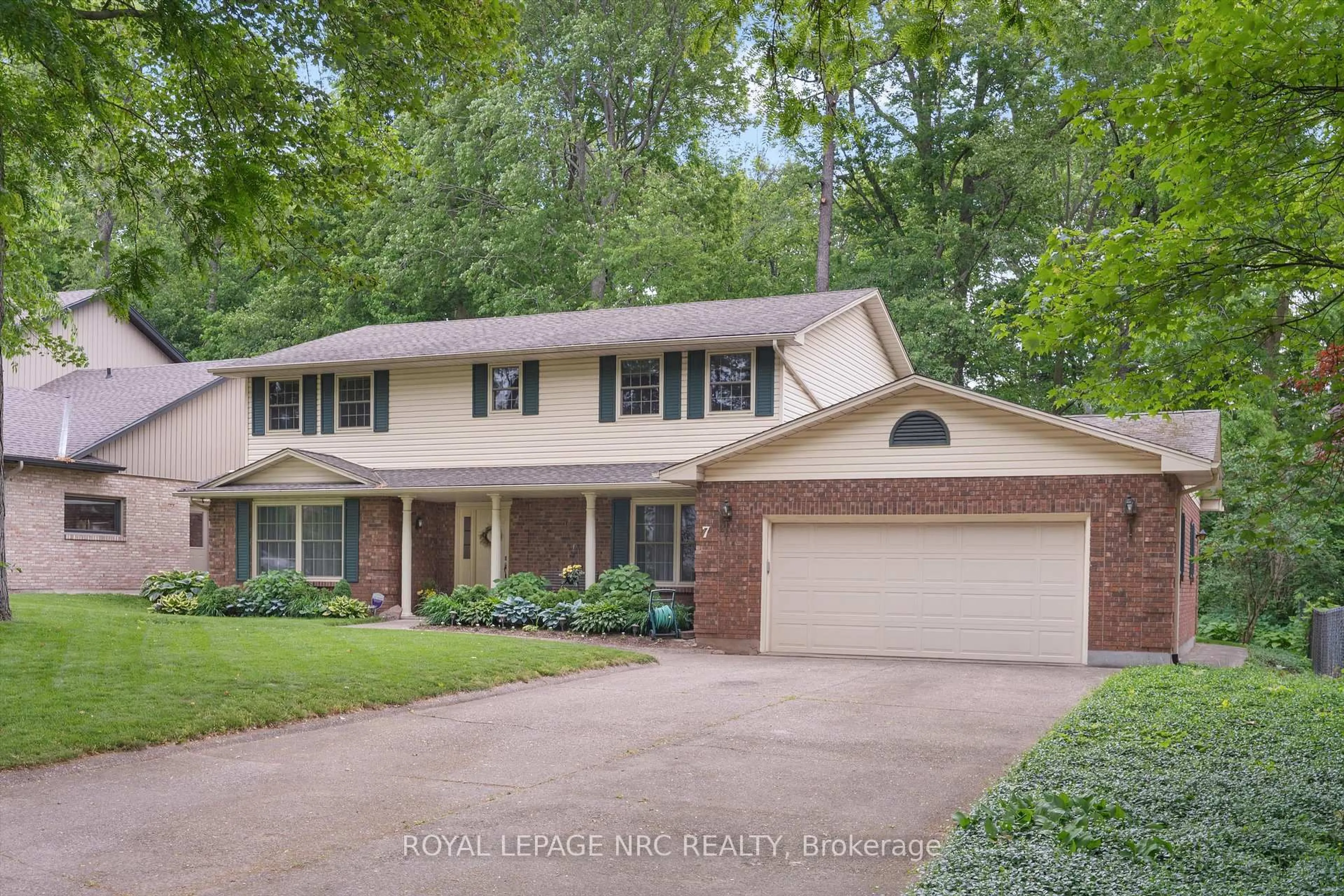 Home with brick exterior material, unknown for 7 Parkhill Rd, Pelham Ontario L3E 0J3