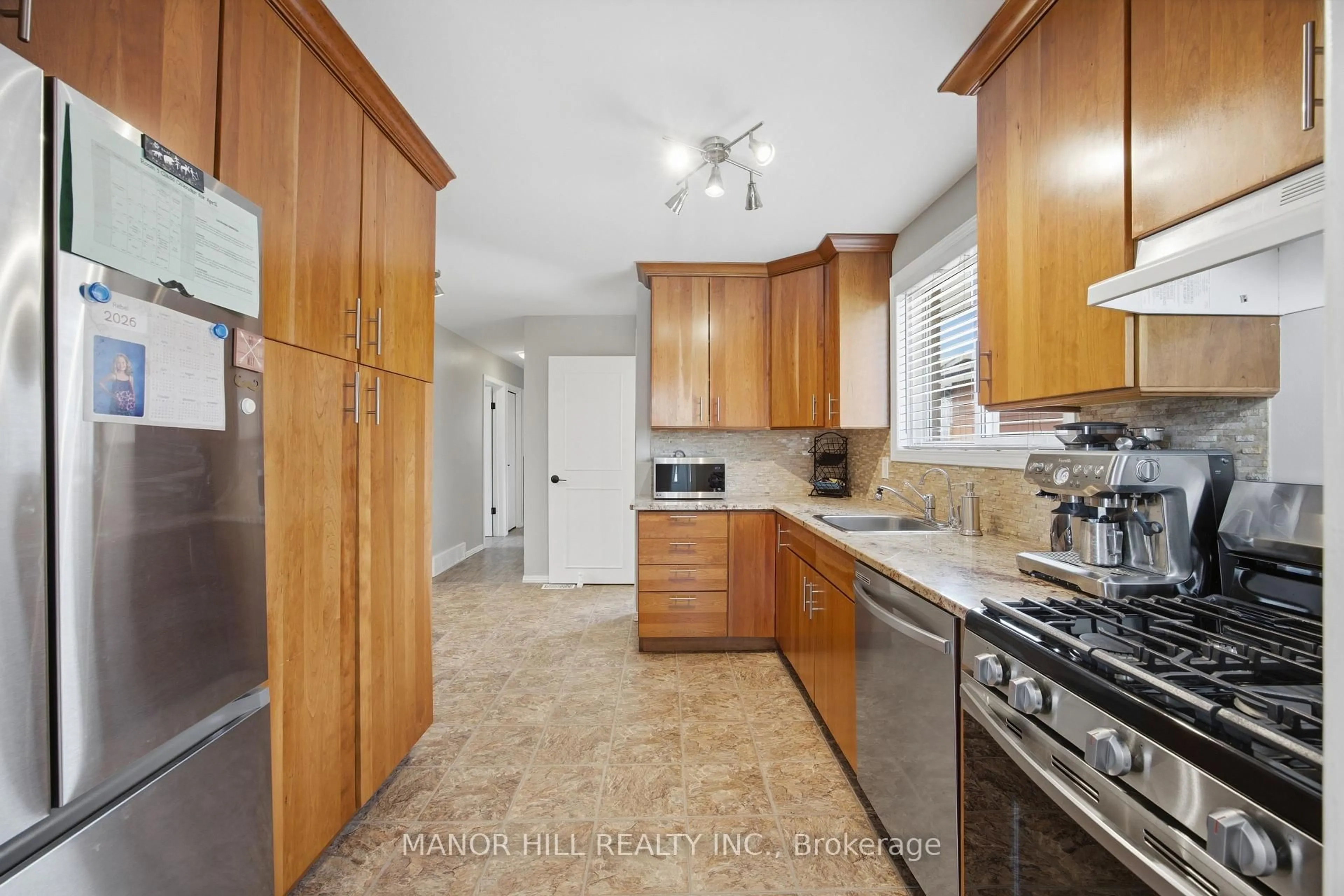 Standard kitchen, ceramic/tile floor for 513 Havelock Dr, Waterloo Ontario N2L 4N8