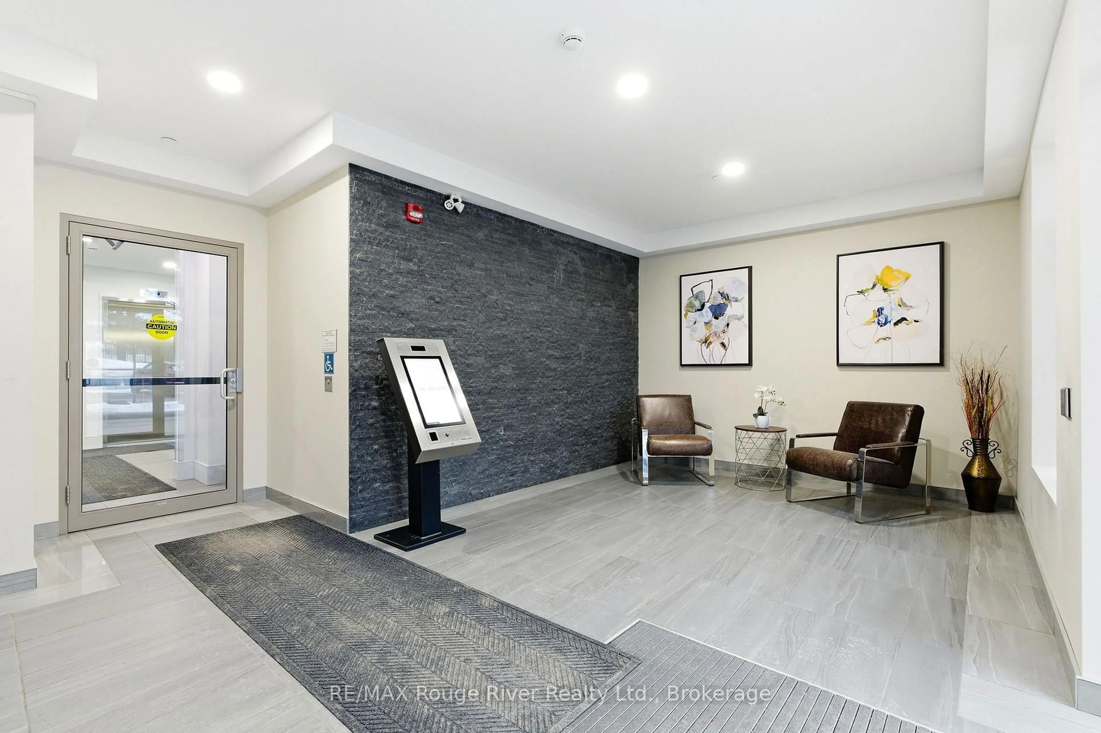 Indoor foyer for 135 Orr St #212, Cobourg Ontario K9A 0J6
