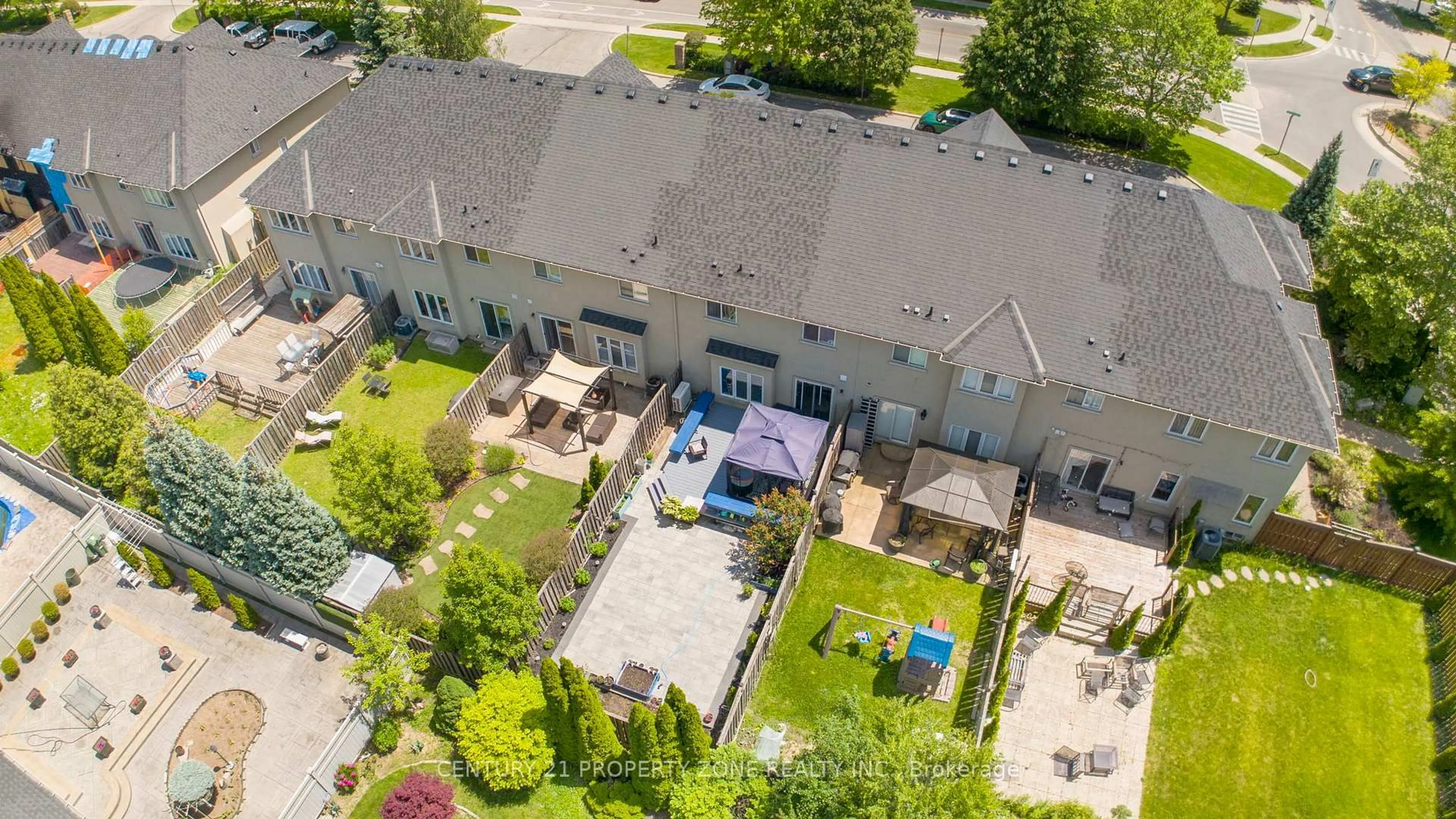 A pic from outside/outdoor area/front of a property/back of a property/a pic from drone, street for 550 Stonehenge Dr, Hamilton Ontario L9K 0B2