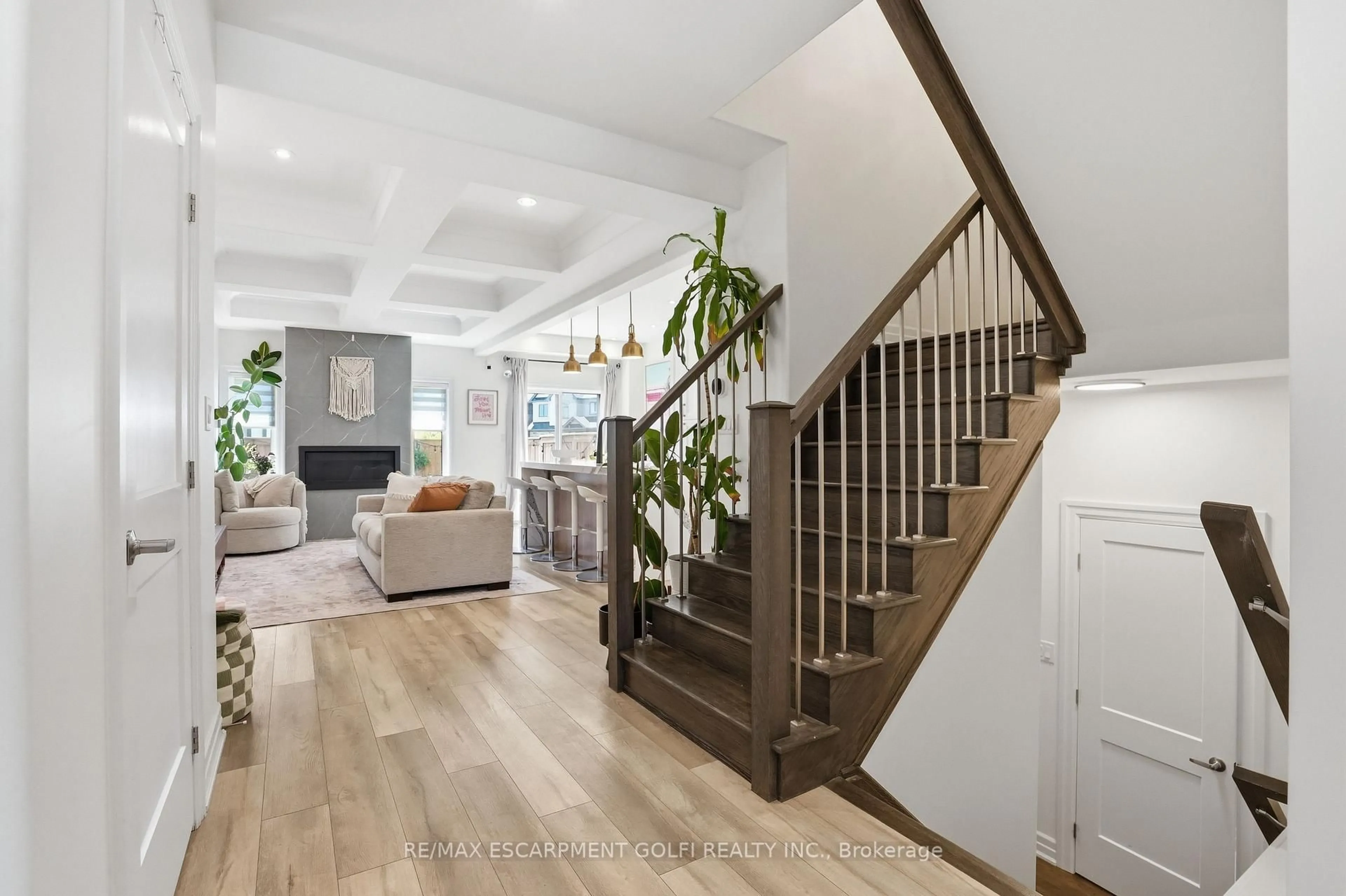 Indoor entryway for 39 BELLHOUSE Ave, Brantford Ontario N3T 0T7