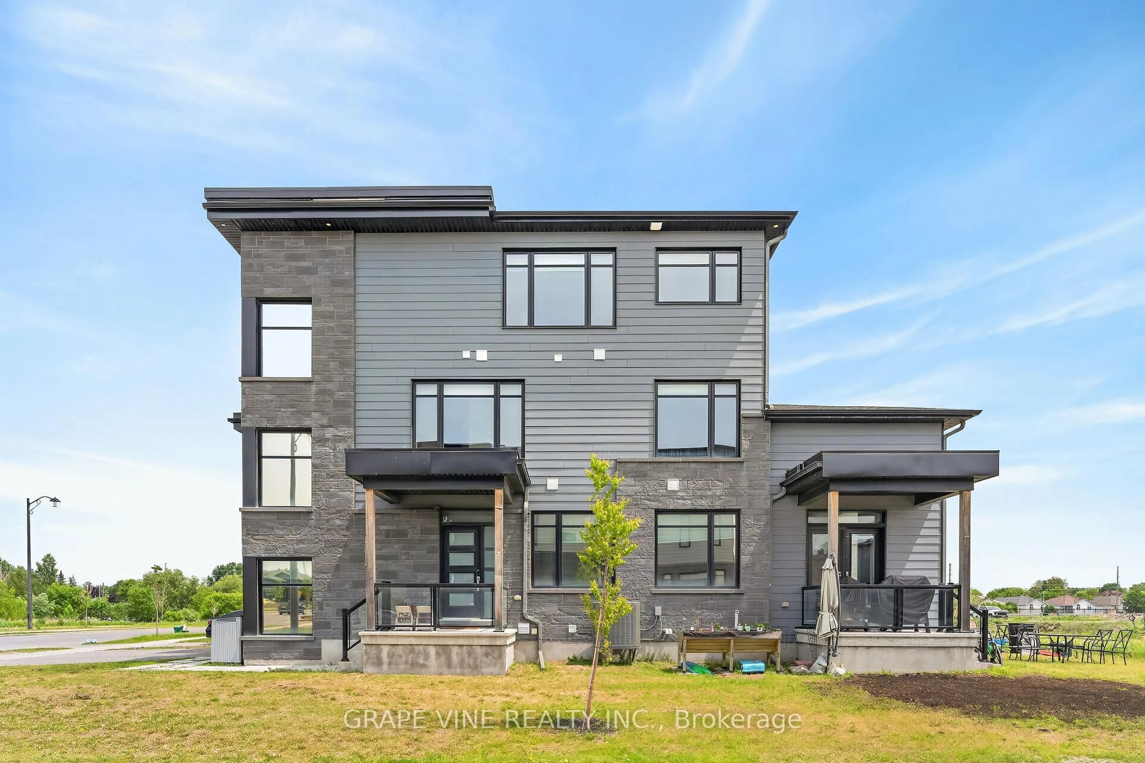 Home with brick exterior material, unknown for 4802 Abbott St, Ottawa Ontario K2V 0L4
