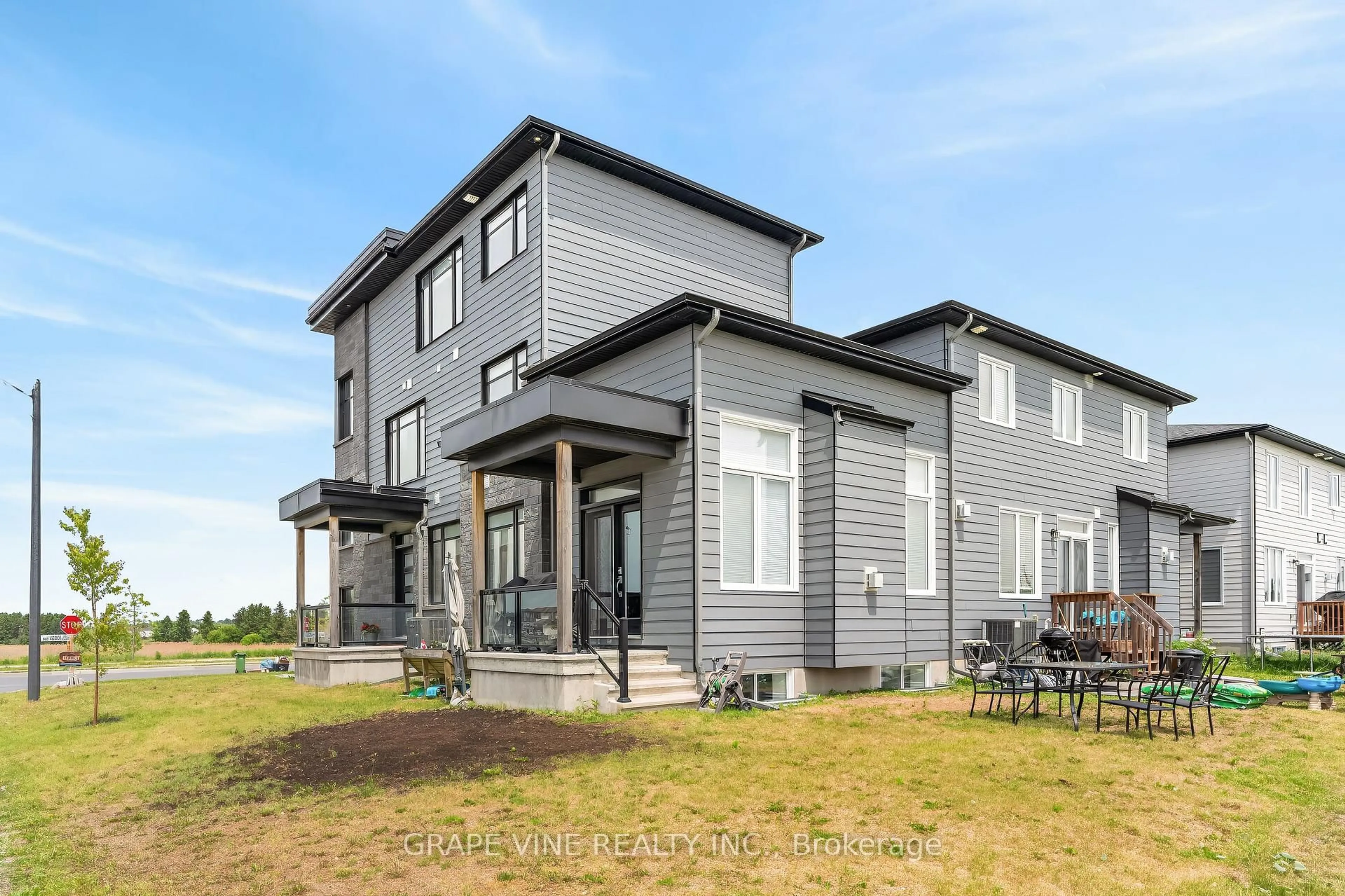 Home with vinyl exterior material, building for 4802 Abbott St, Ottawa Ontario K2V 0L4