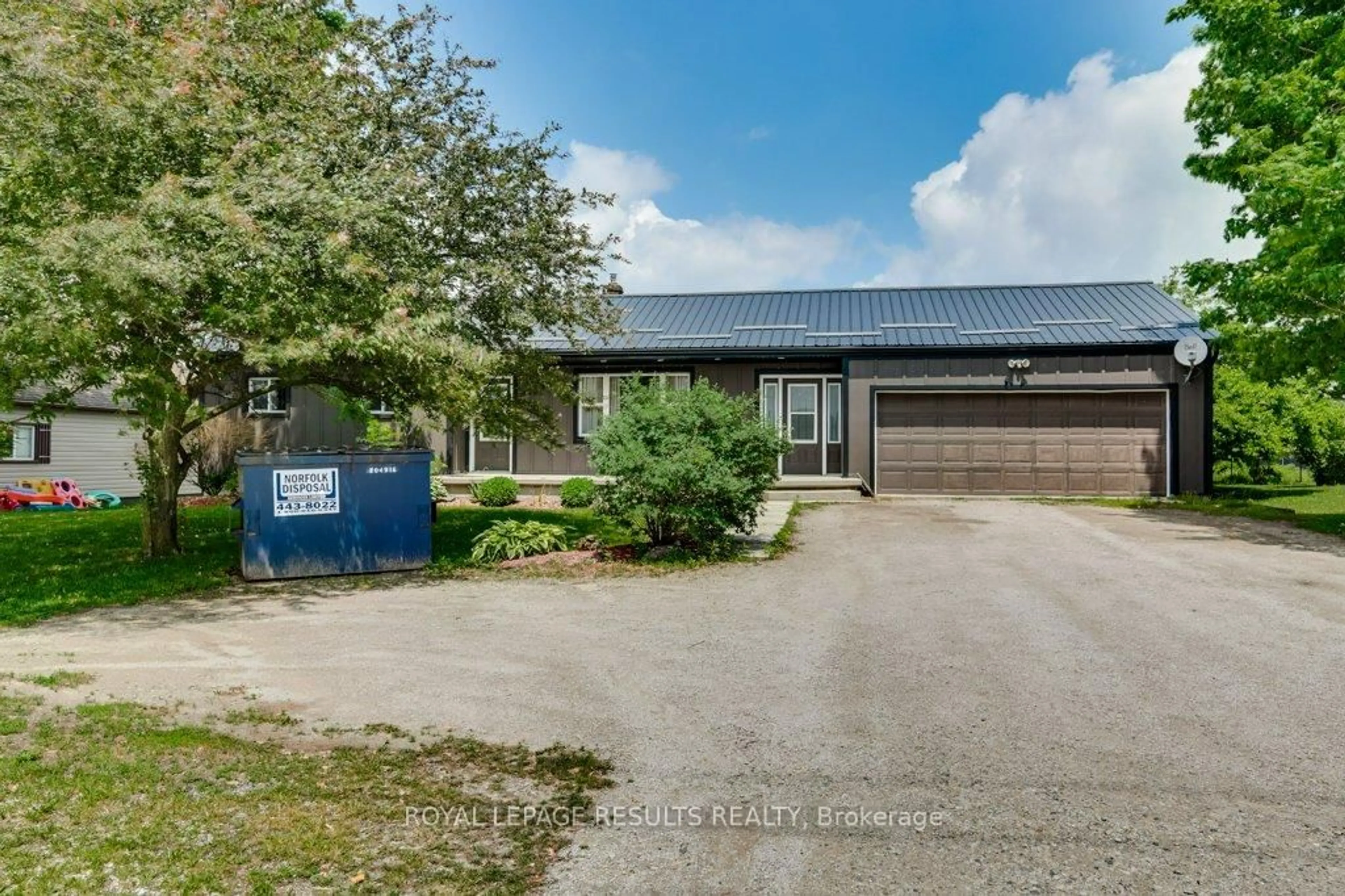 A pic from outside/outdoor area/front of a property/back of a property/a pic from drone, street for 64 North St, Tillsonburg Ontario N4G 1B5