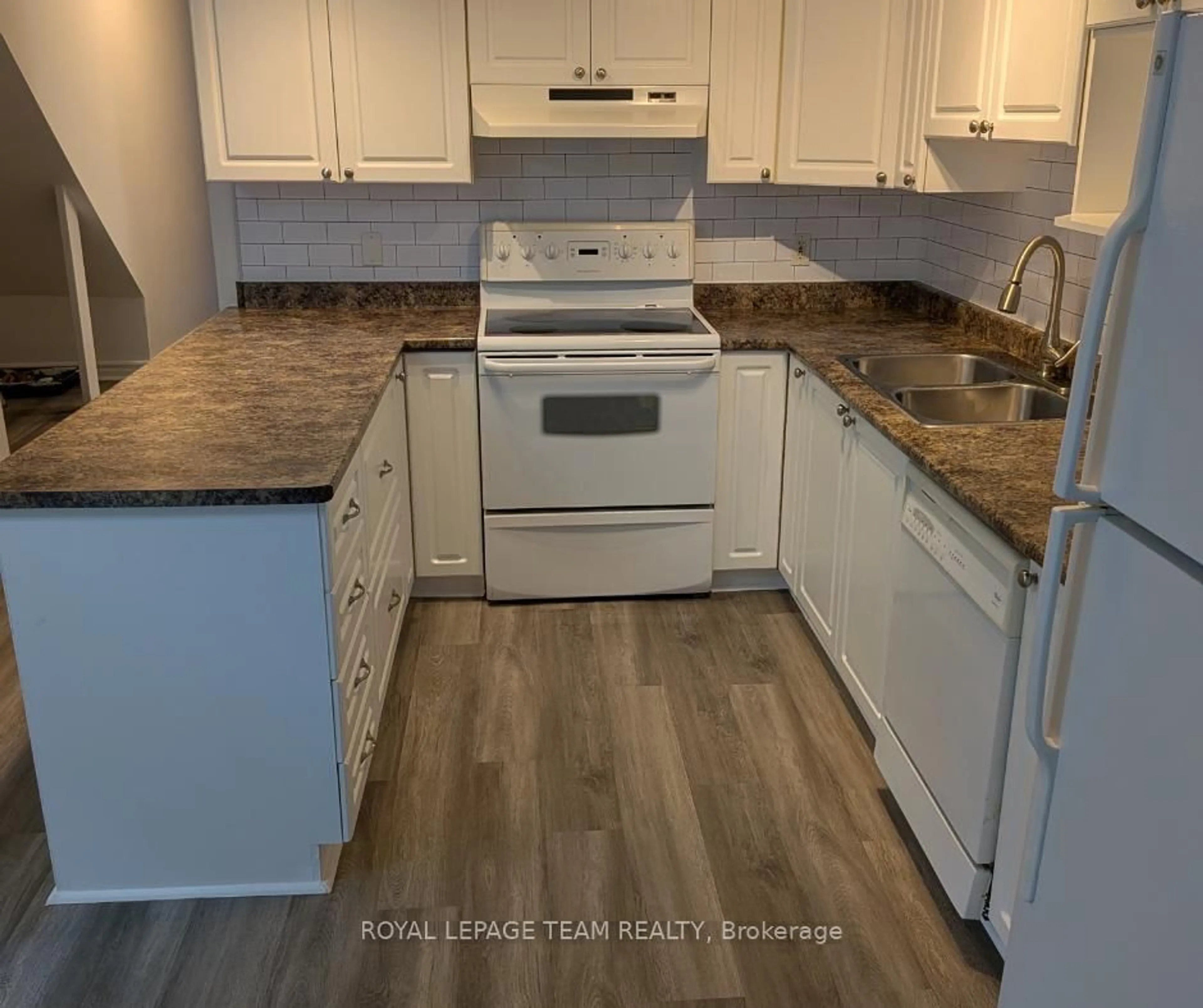 Standard kitchen, unknown for 29 Stevenson Ave, Ottawa Ontario K1Z 6M9