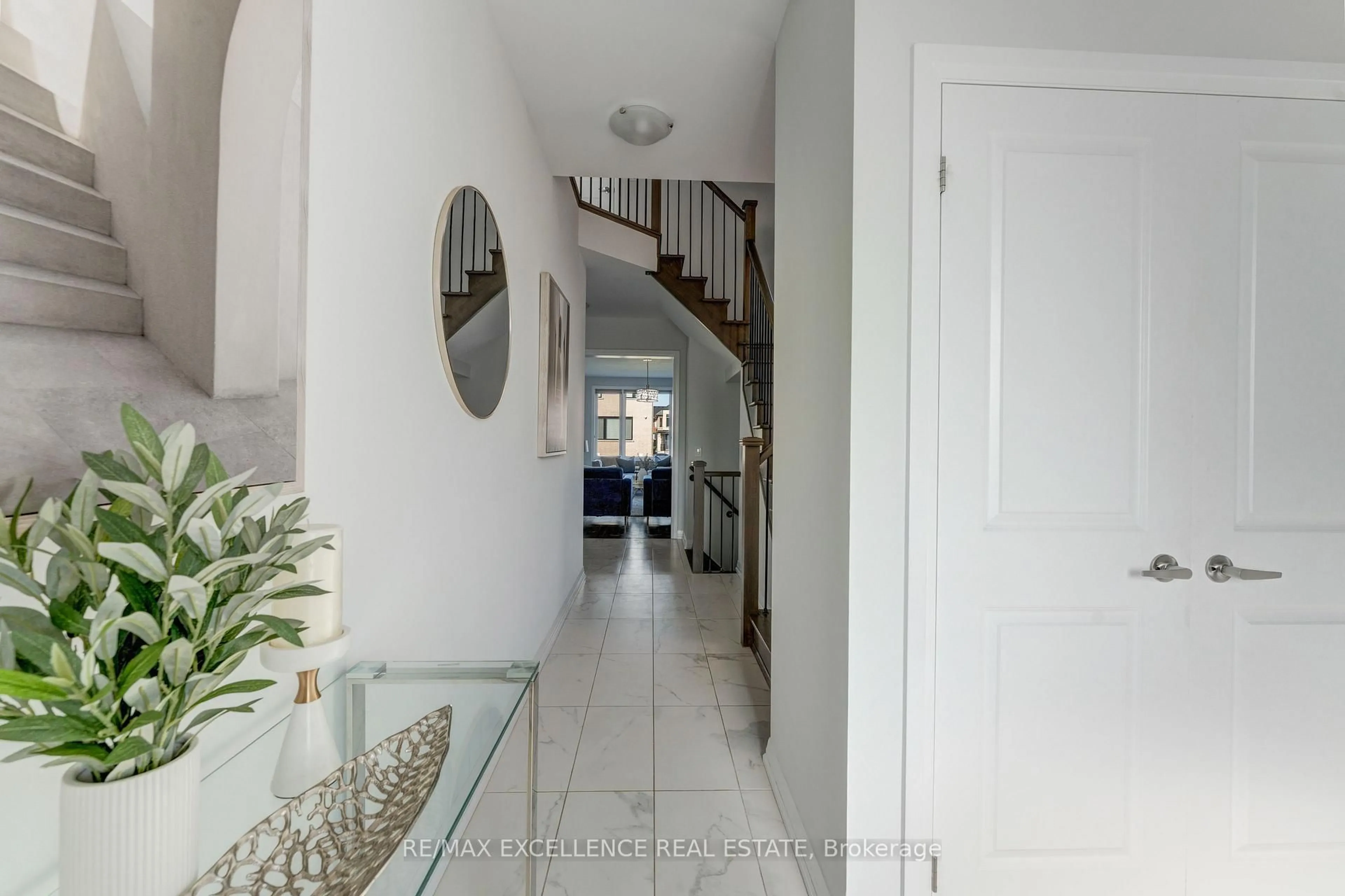 Indoor entryway for 806 Sobeski Ave, Woodstock Ontario N4T 0P1