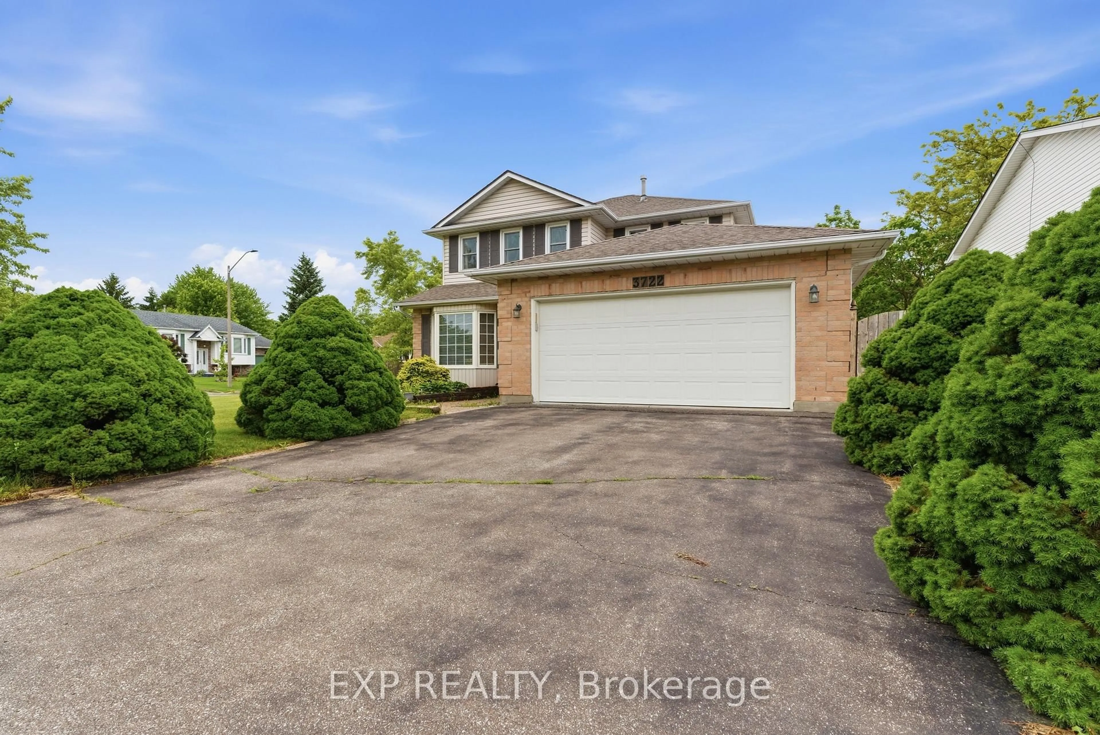 A pic from outside/outdoor area/front of a property/back of a property/a pic from drone, street for 3722 Sussex Lane, Fort Erie Ontario L0S 1S0
