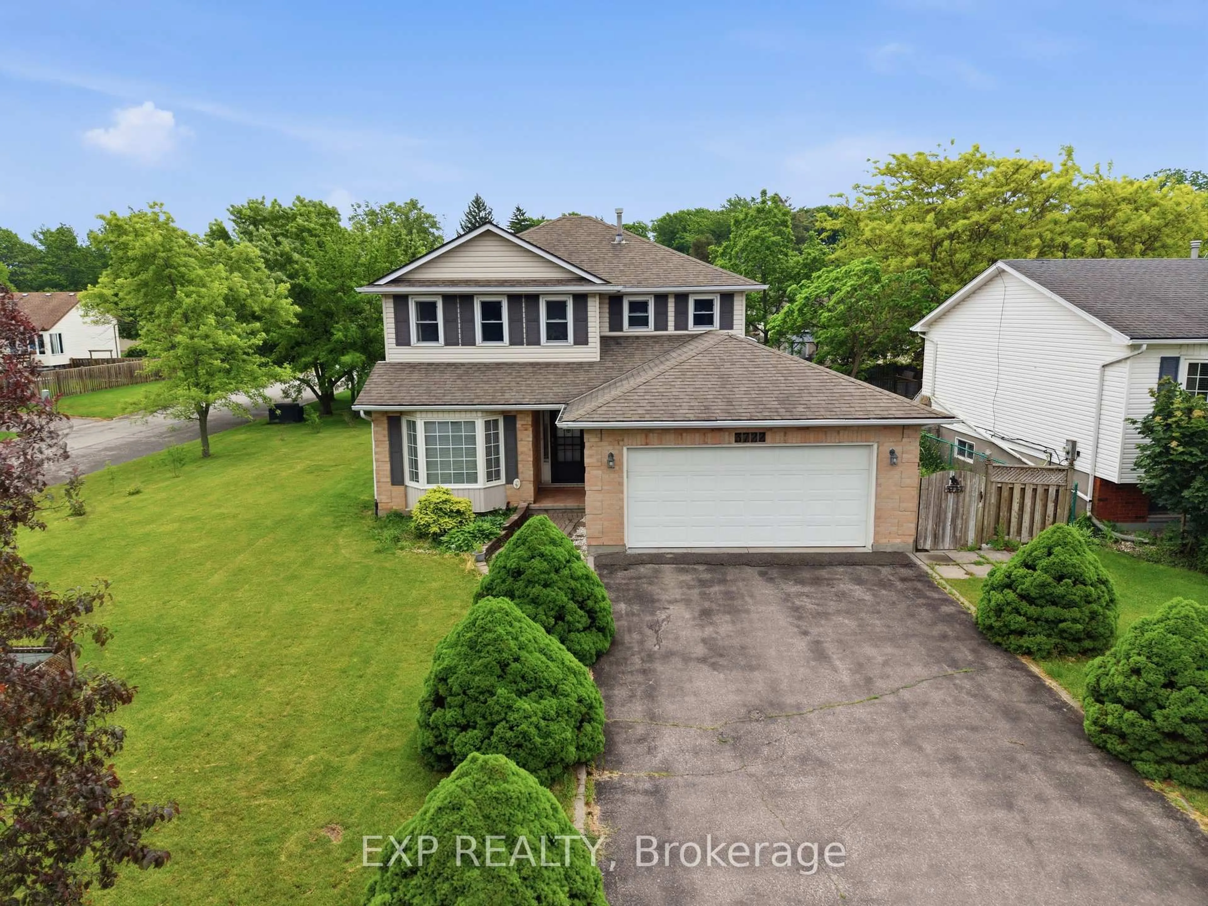 A pic from outside/outdoor area/front of a property/back of a property/a pic from drone, street for 3722 Sussex Lane, Fort Erie Ontario L0S 1S0