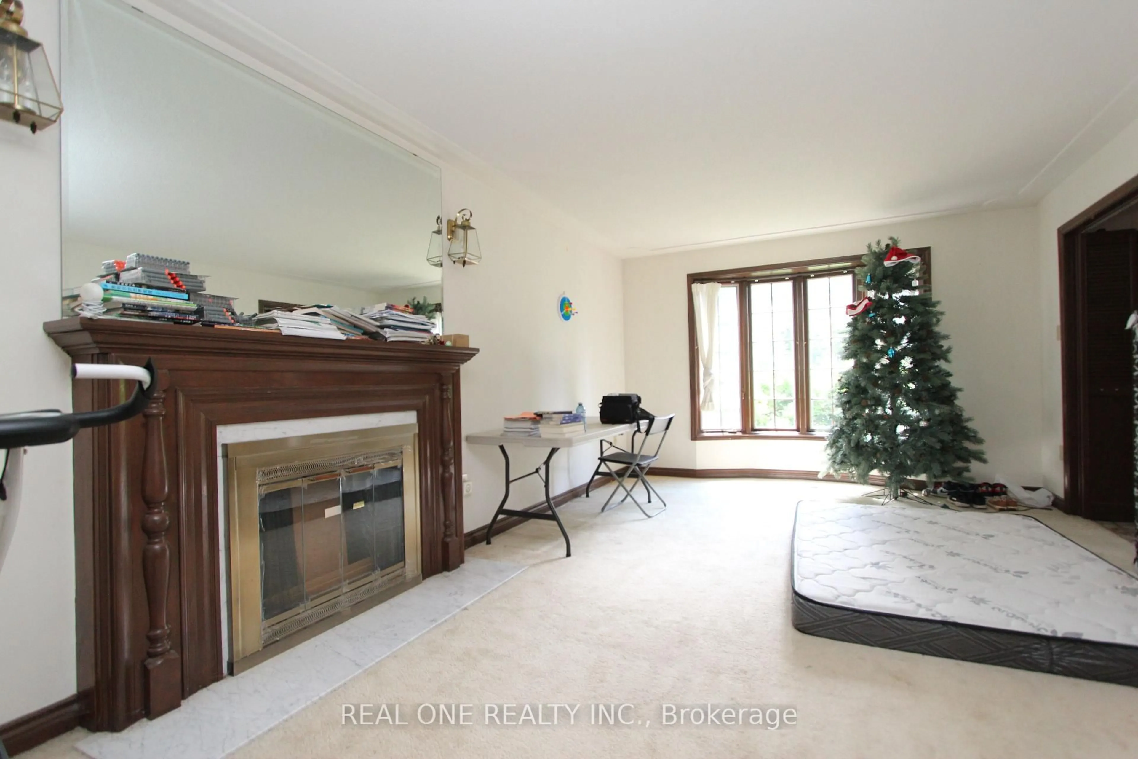 A pic of a room for 53 Hillview Blvd, London North Ontario N6G 3A7