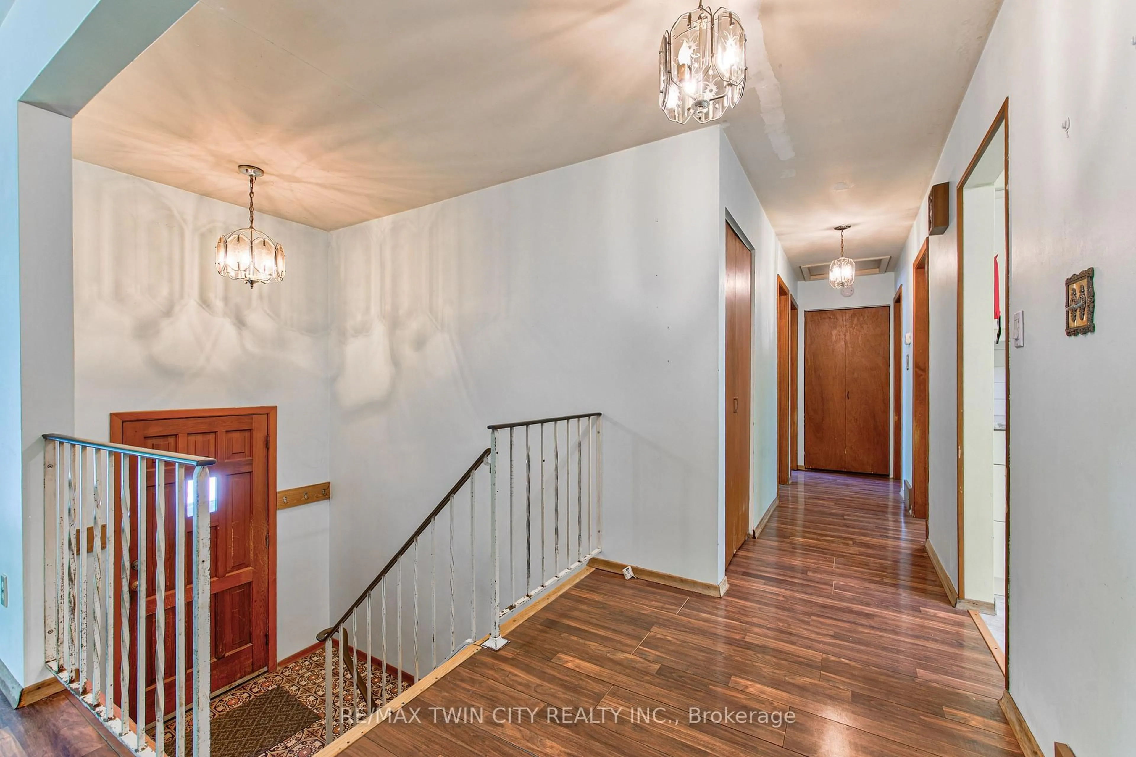 Indoor foyer for 16 Dogwood Pl, Cambridge Ontario N3C 2Z4